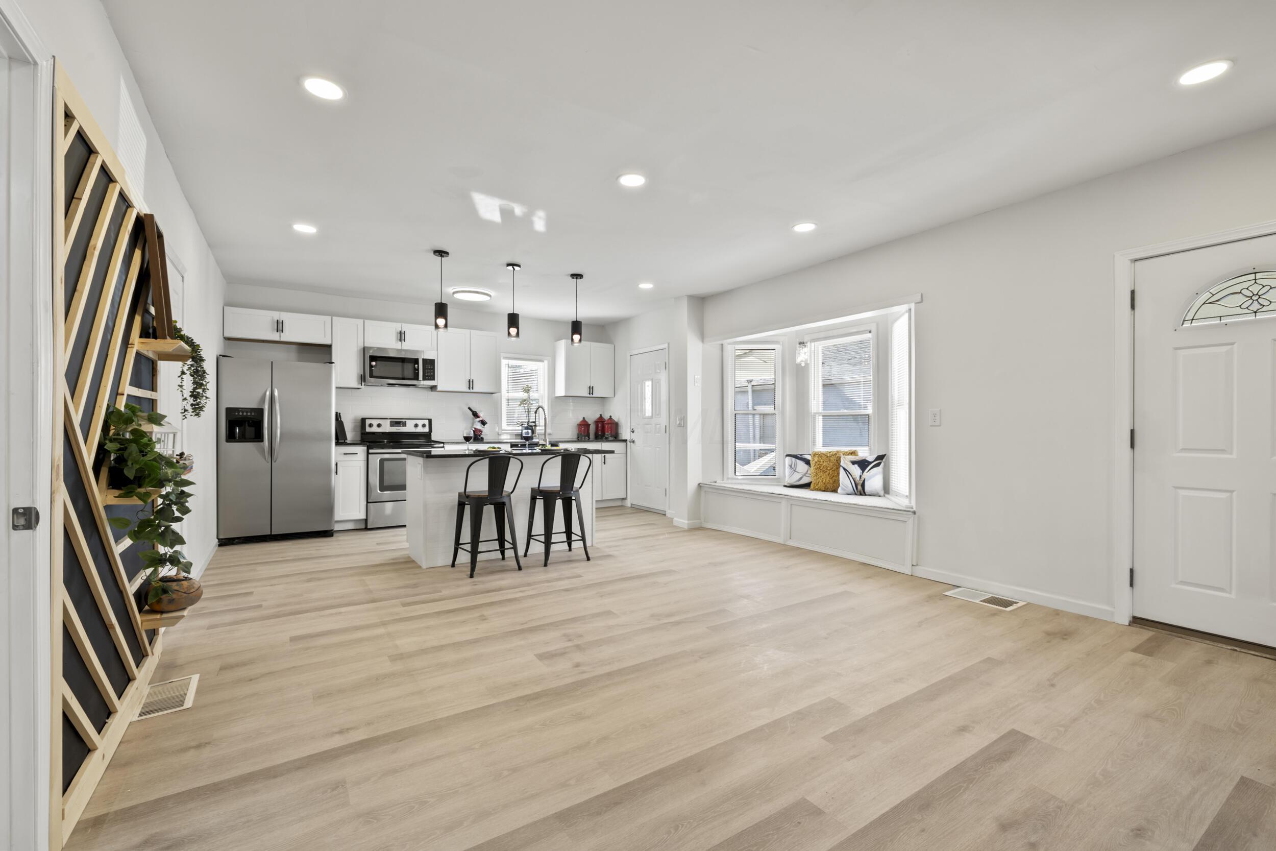 580 S Napoleon Avenue Property Photo 8
