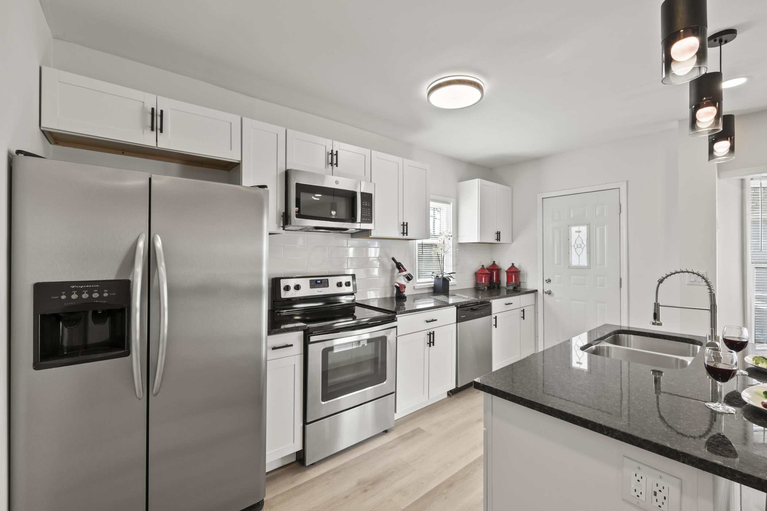 580 S Napoleon Avenue Property Photo 11