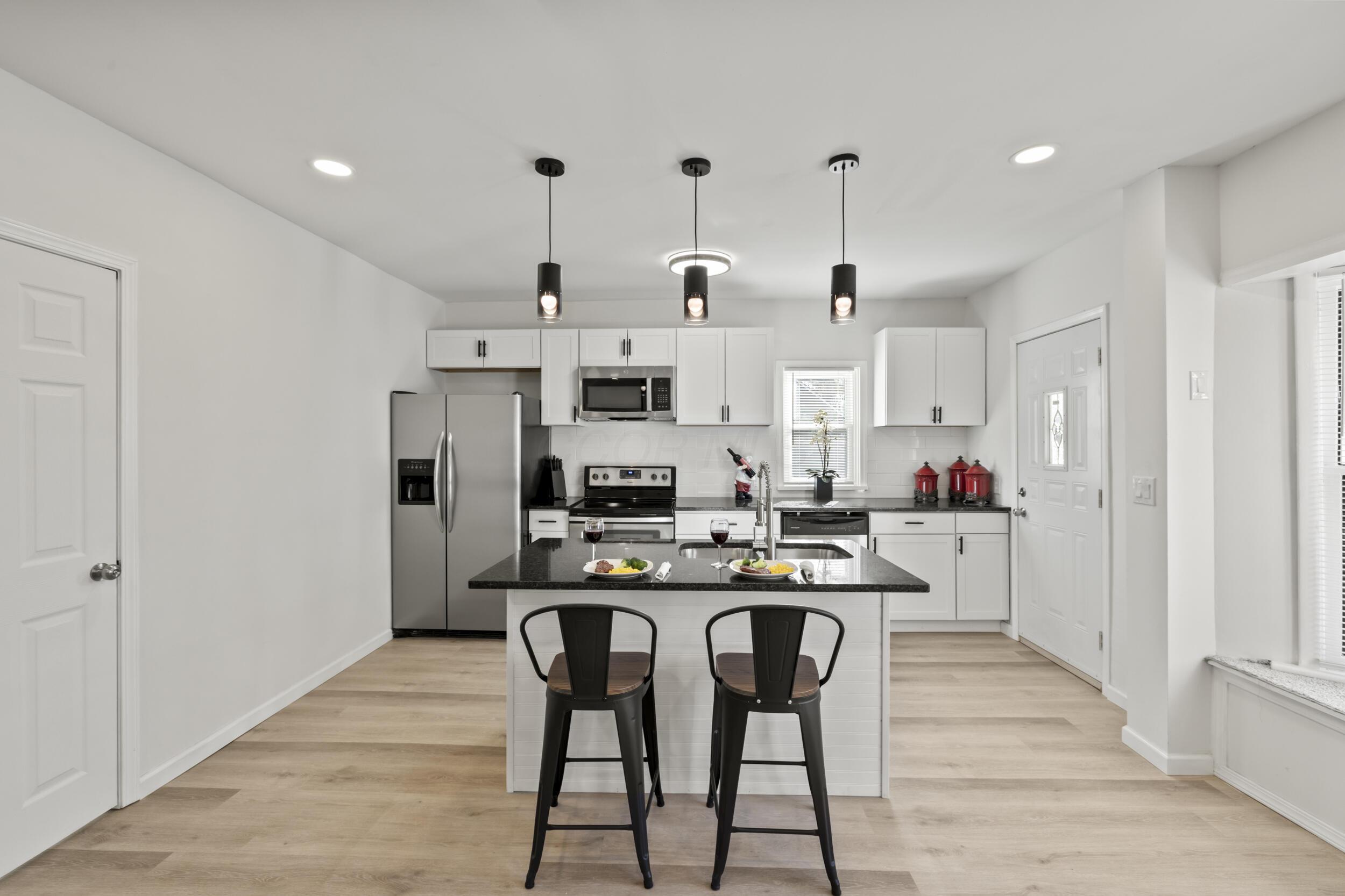 580 S Napoleon Avenue Property Photo 12