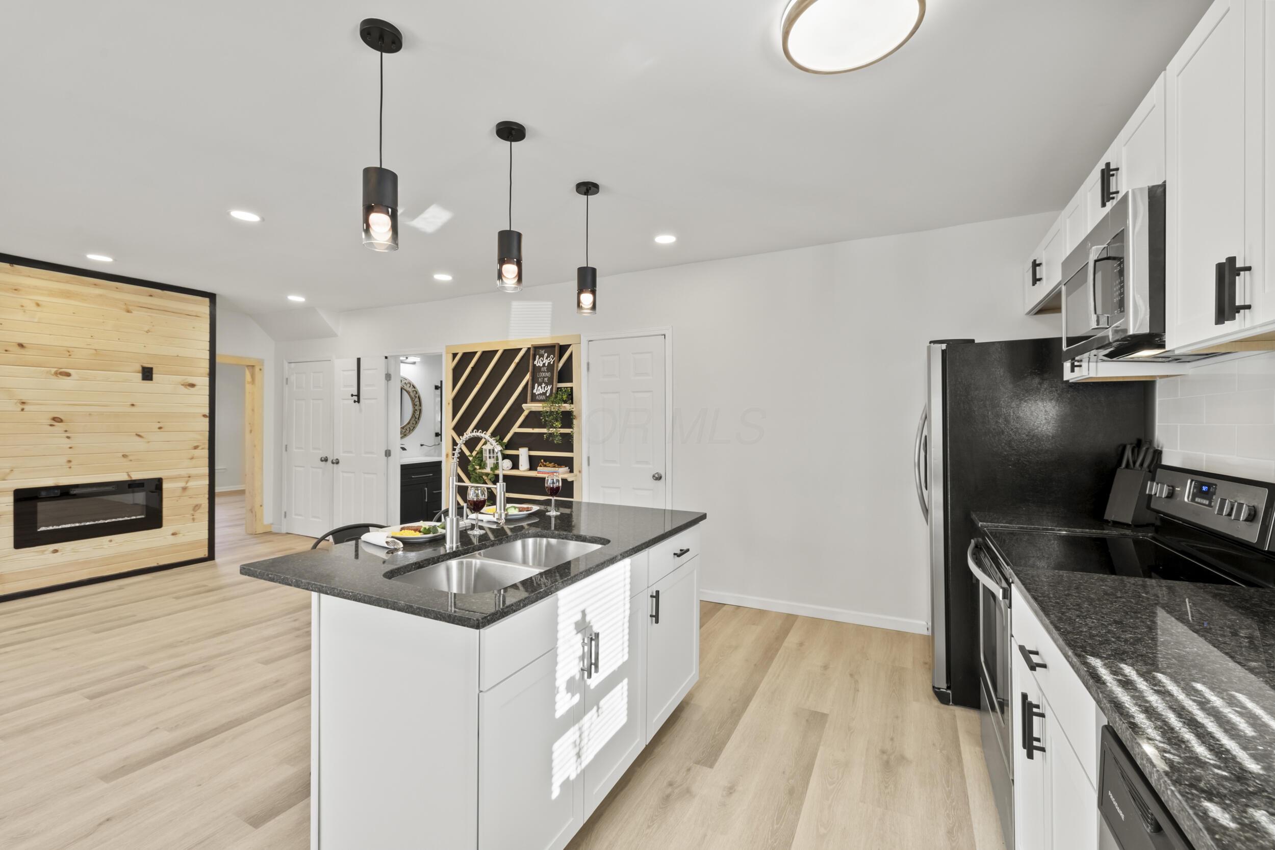 580 S Napoleon Avenue Property Photo 13