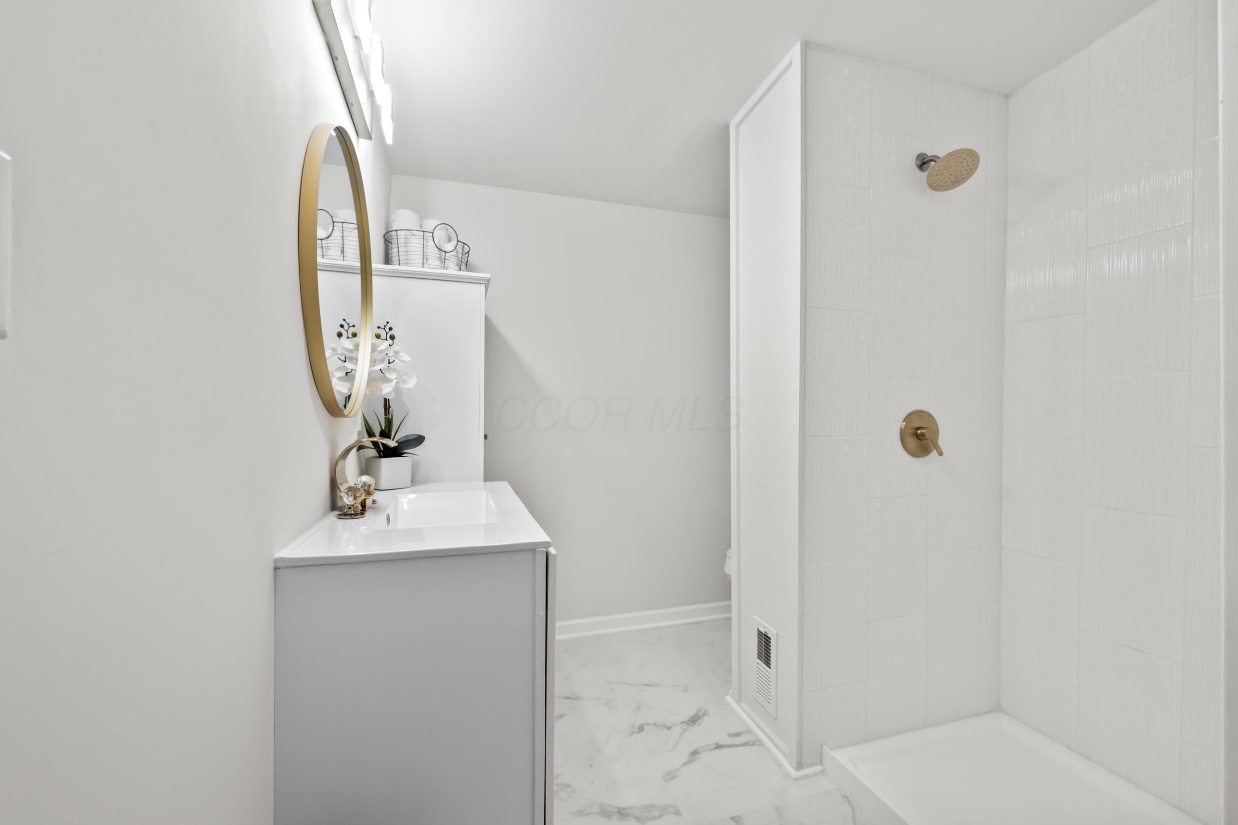 580 S Napoleon Avenue Property Photo 21