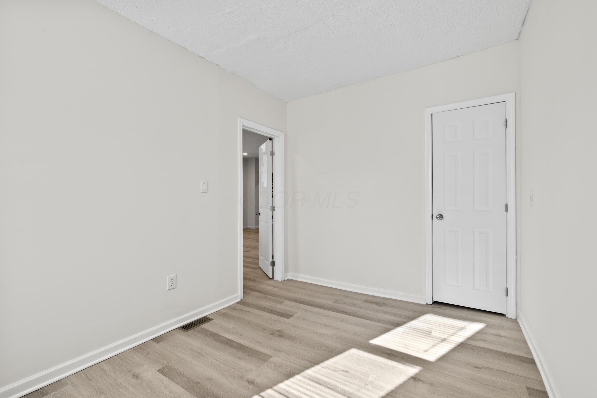 580 S Napoleon Avenue Property Photo 24