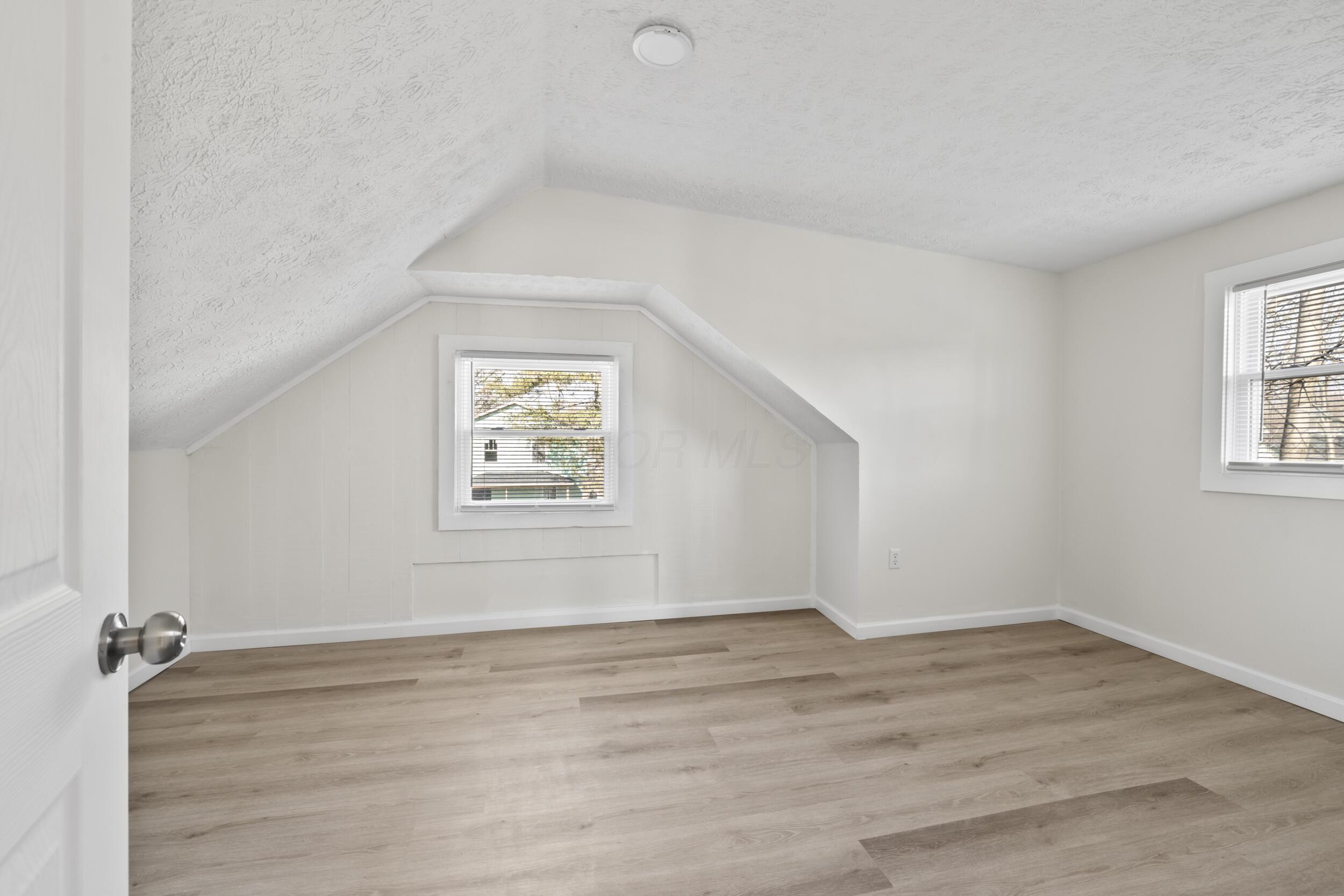 580 S Napoleon Avenue Property Photo 27