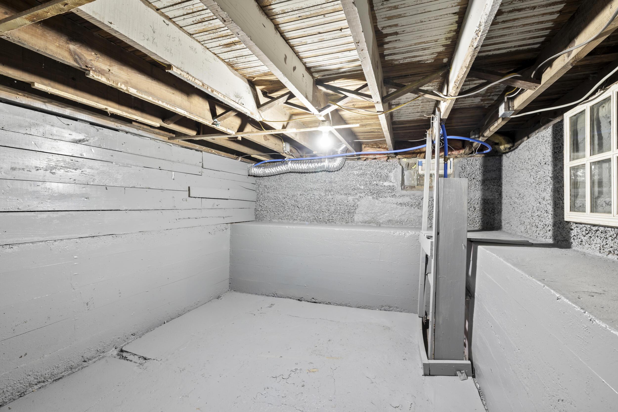 580 S Napoleon Avenue Property Photo 28