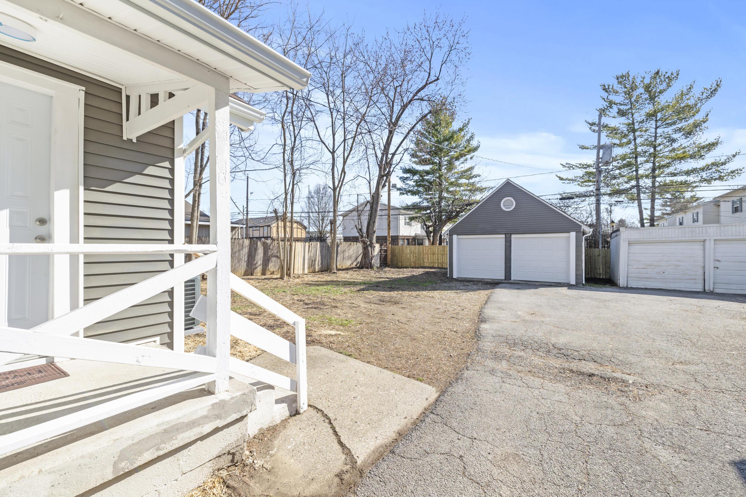 580 S Napoleon Avenue Property Photo 30