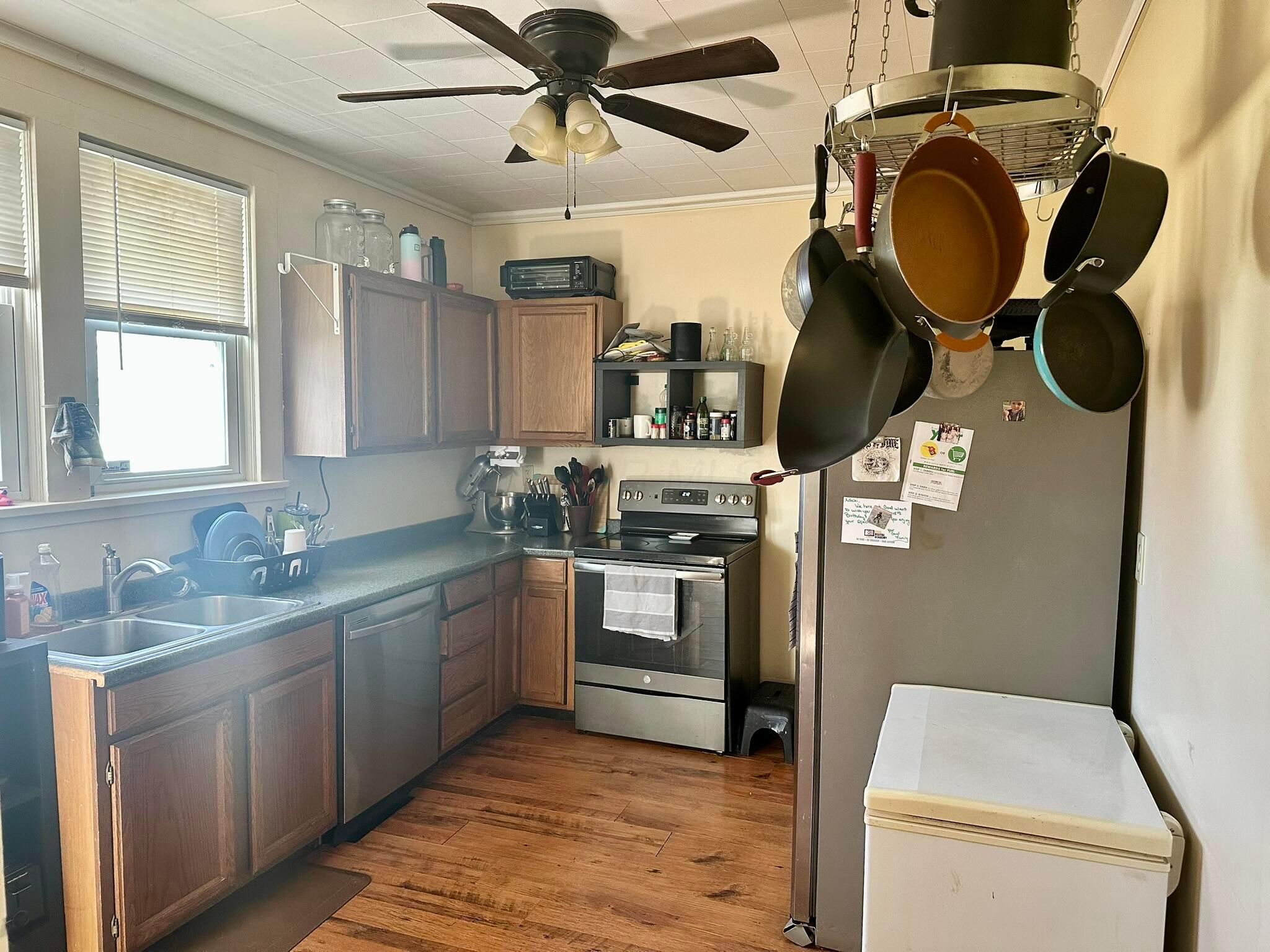 306 Gill Avenue Property Photo