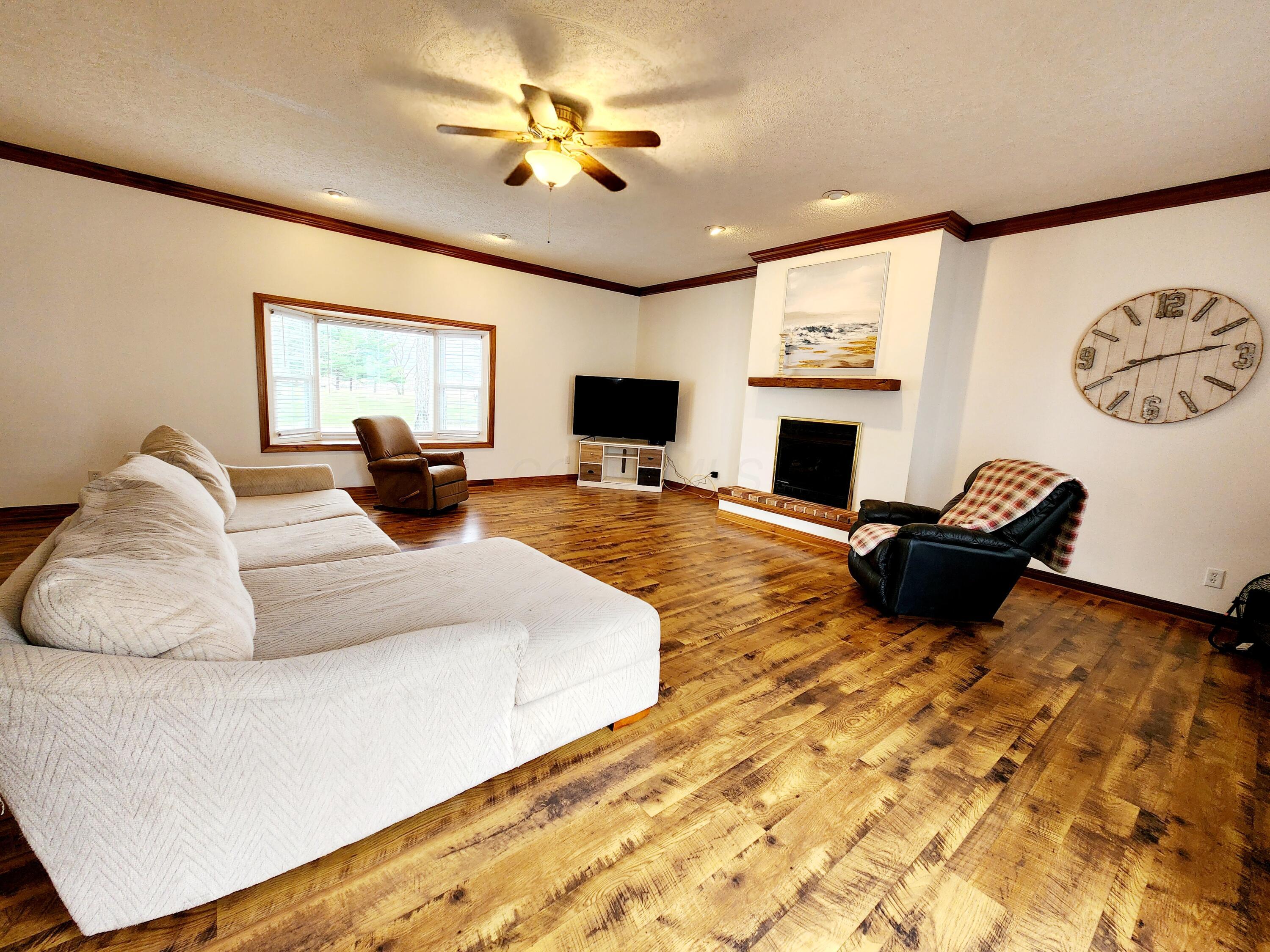 39 E High Street Property Photo 20