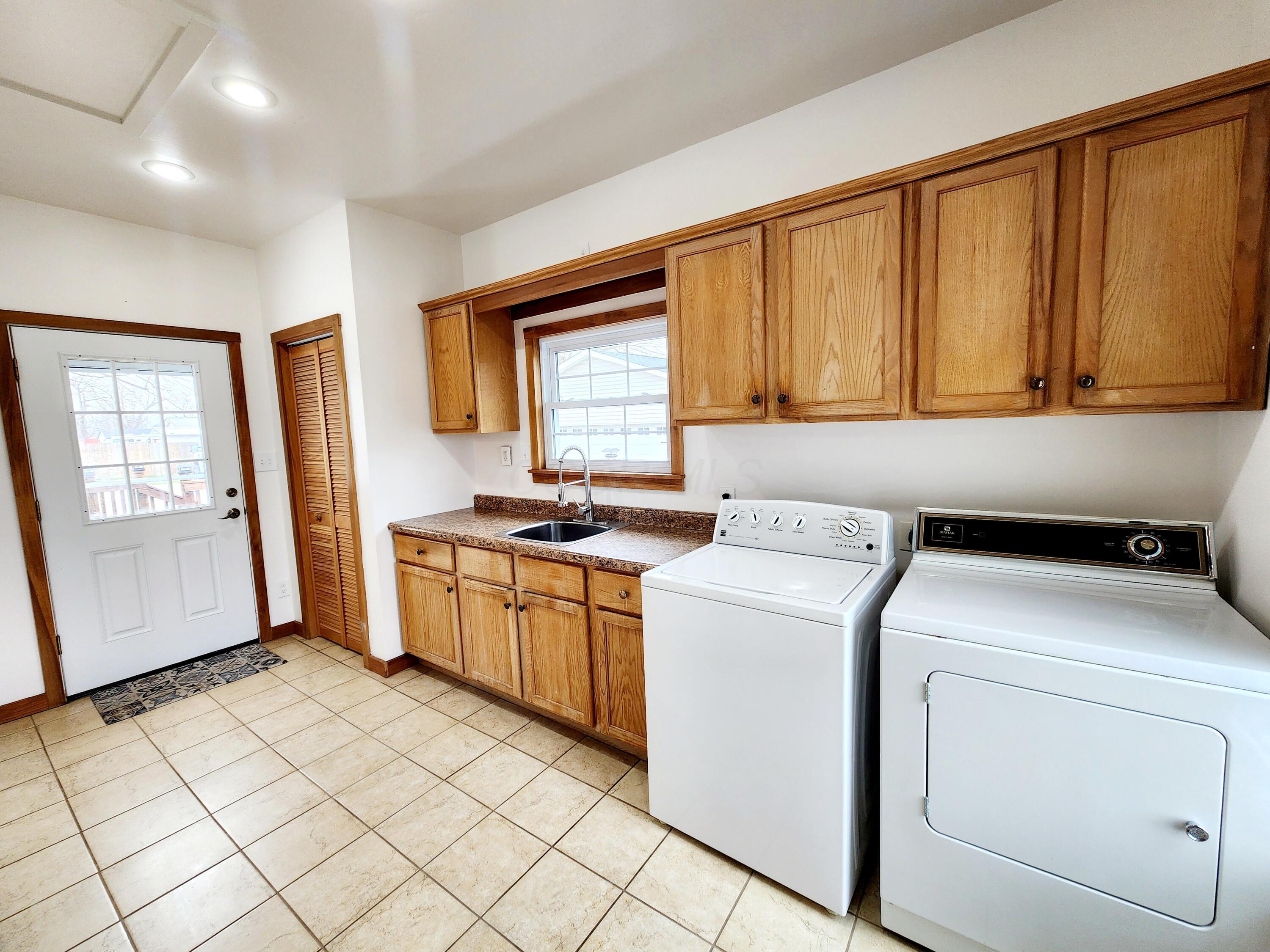 39 E High Street Property Photo 27