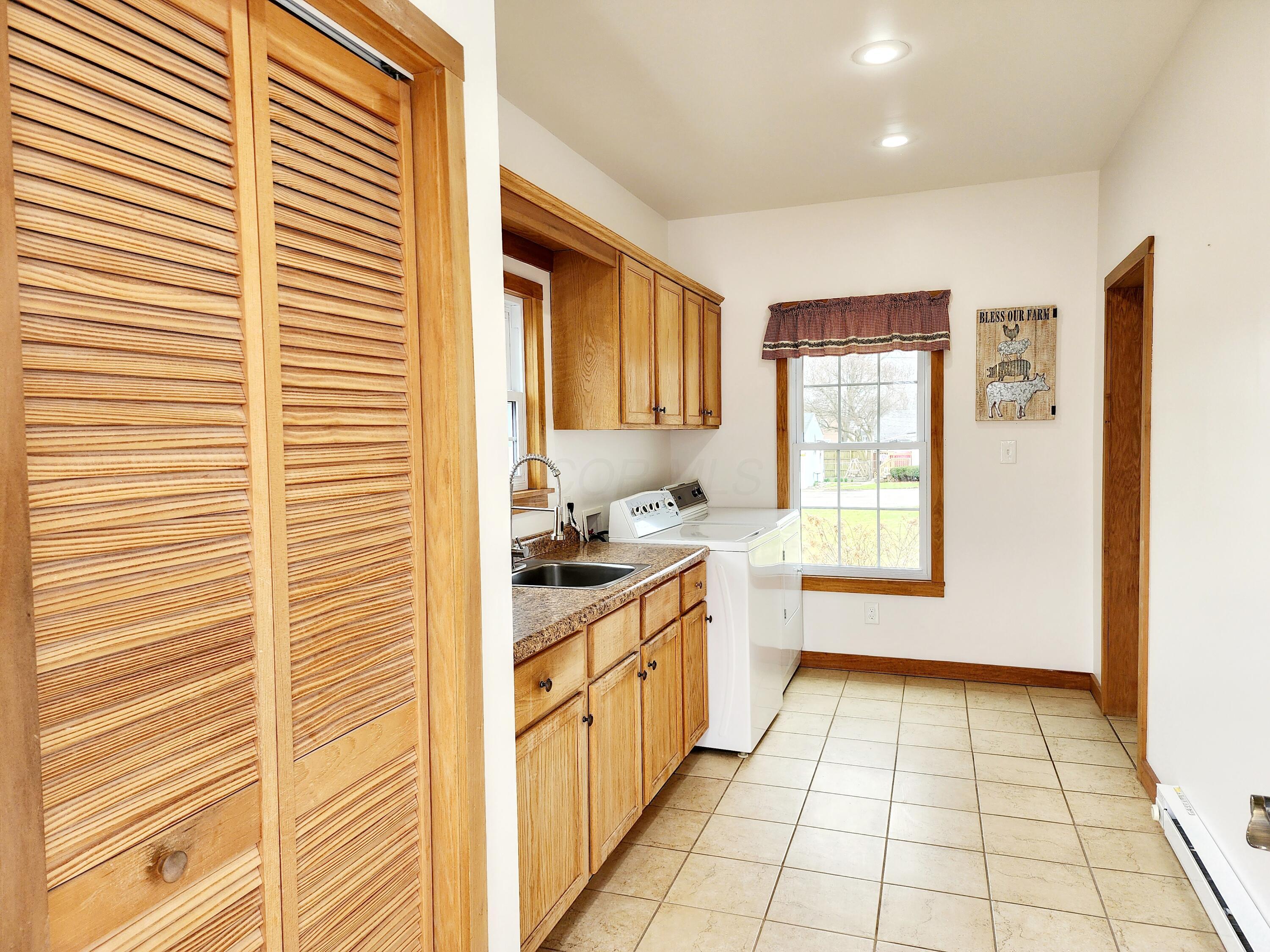 39 E High Street Property Photo 28