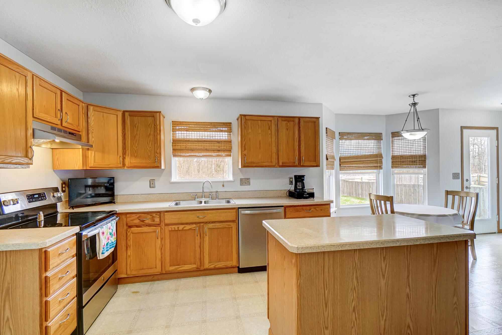 8572 Robbins Loop Drive Property Photo 9