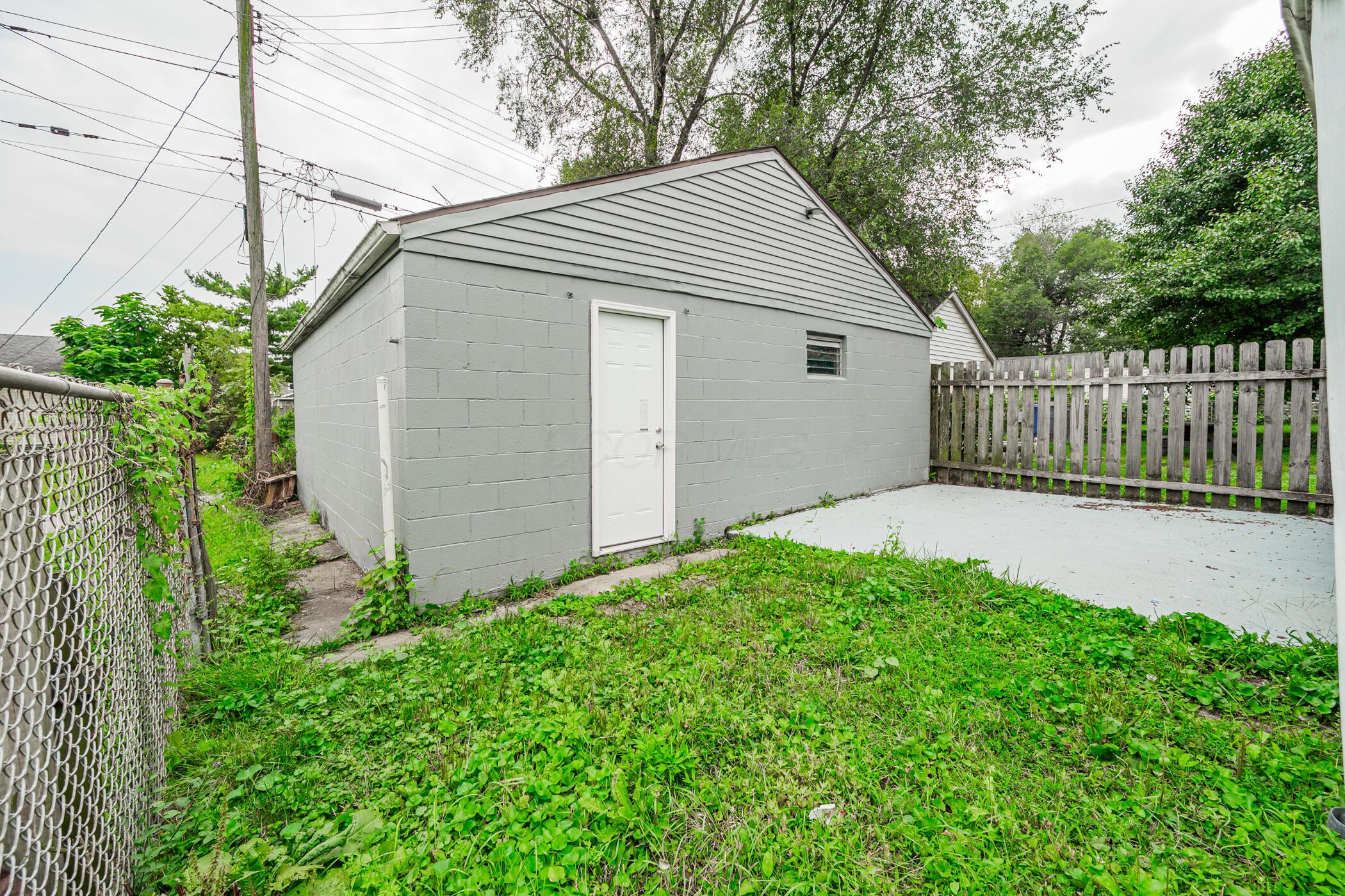 1535 Thomas Avenue Property Photo 27
