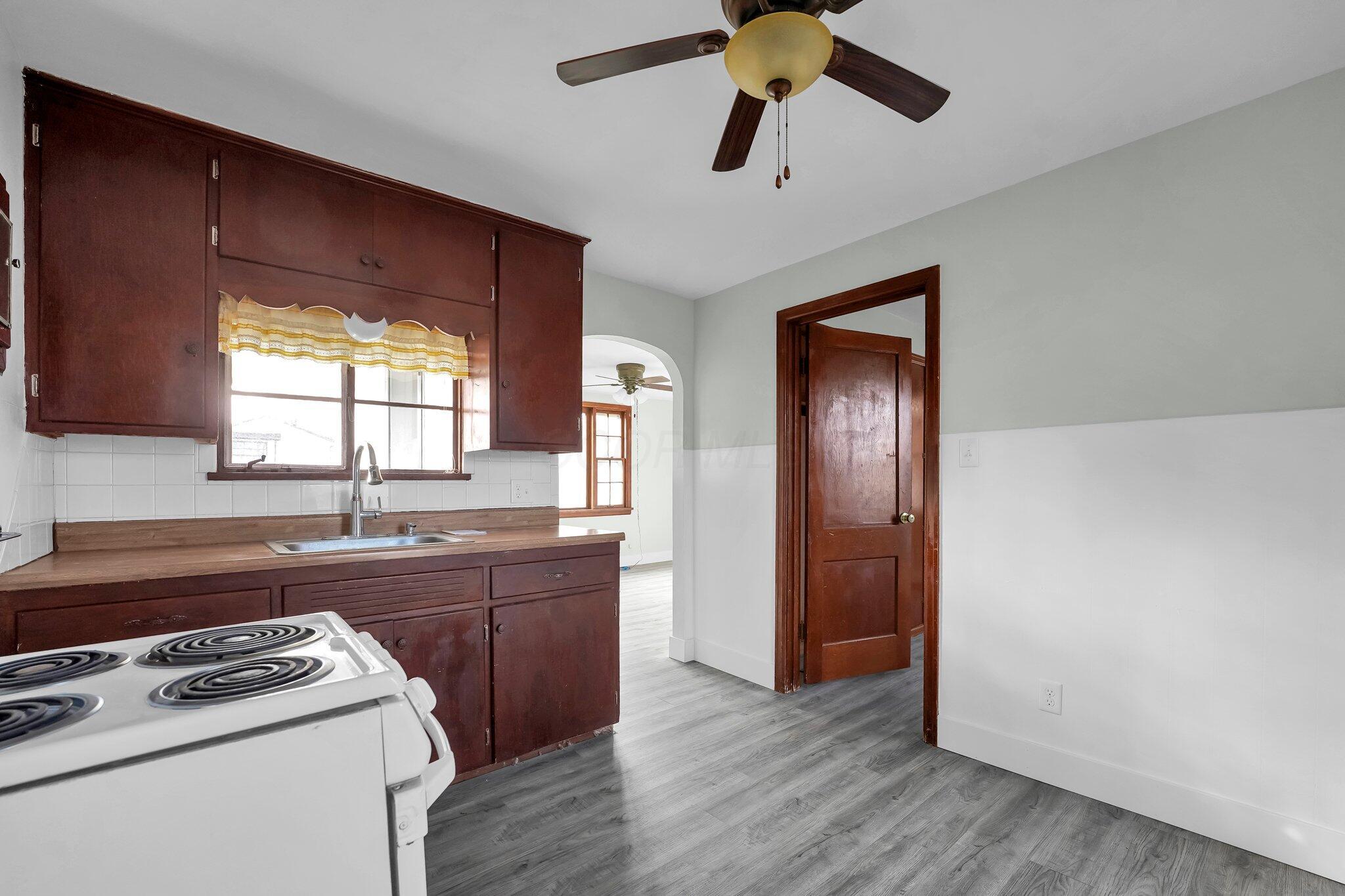 2704 Kilbourne Avenue Property Photo 1