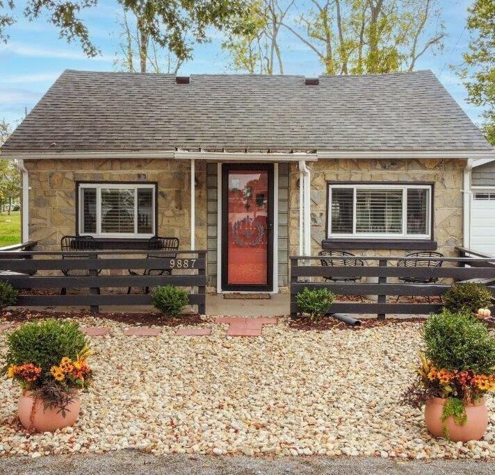 9887 Forest Street Property Photo