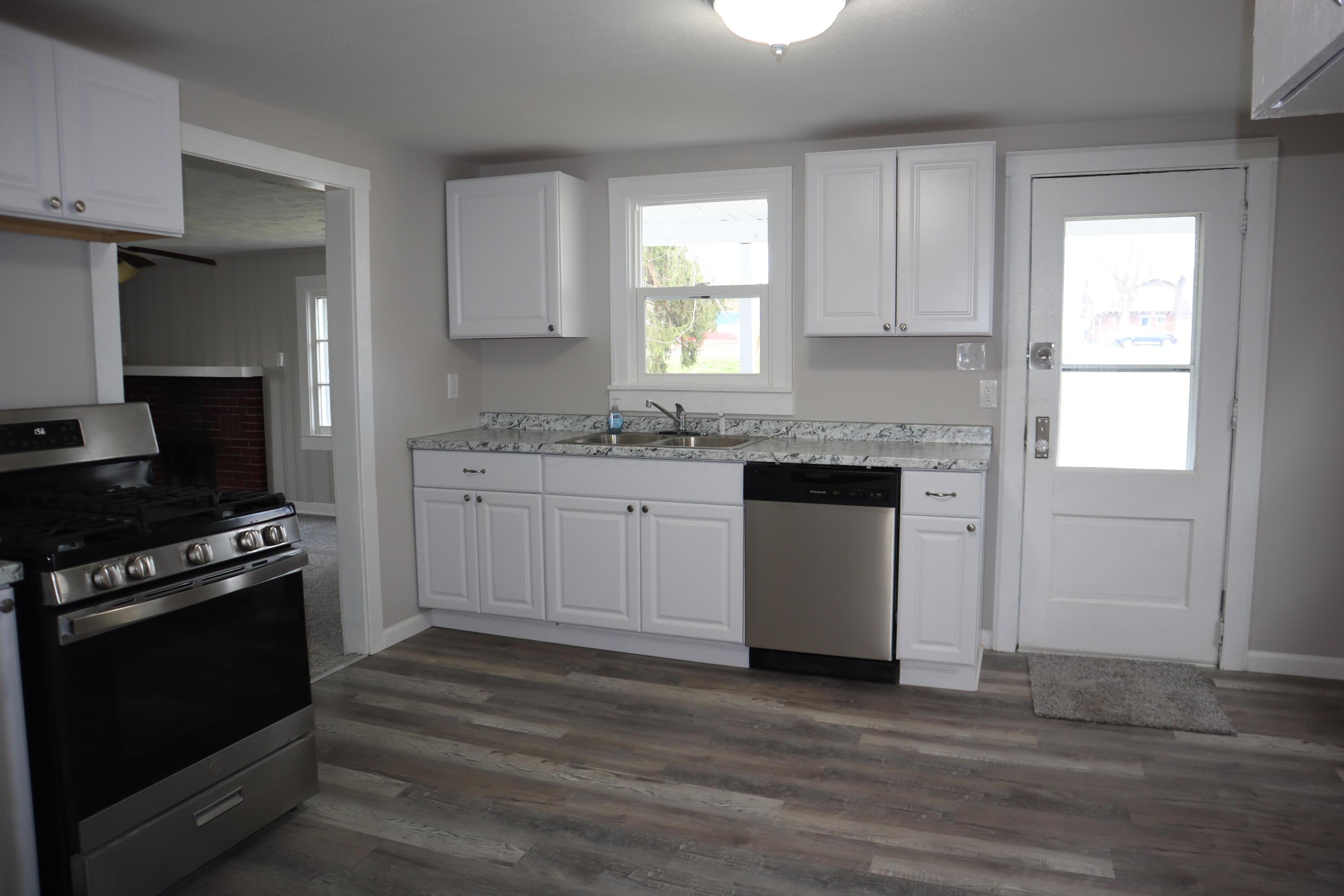 15 S Buckles Avenue Property Photo 2