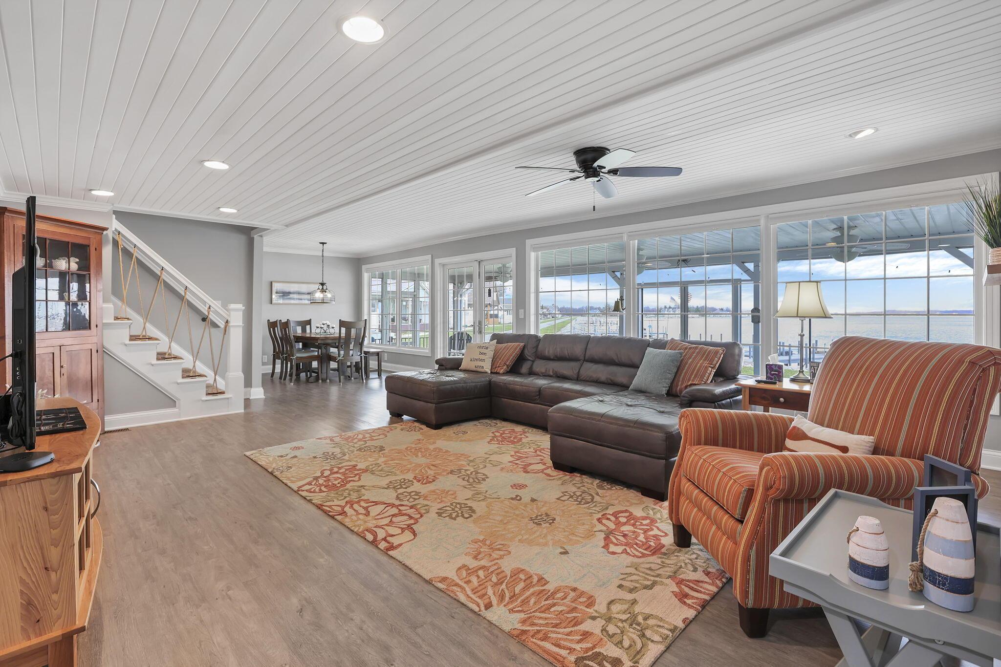 12544 W Bank Drive Ne Property Photo 5