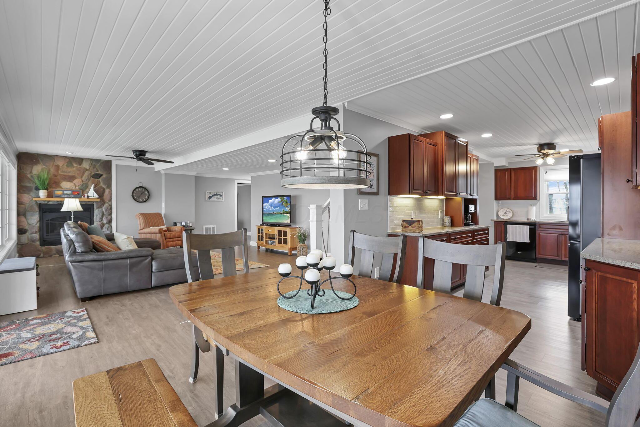 12544 W Bank Drive Ne Property Photo 6