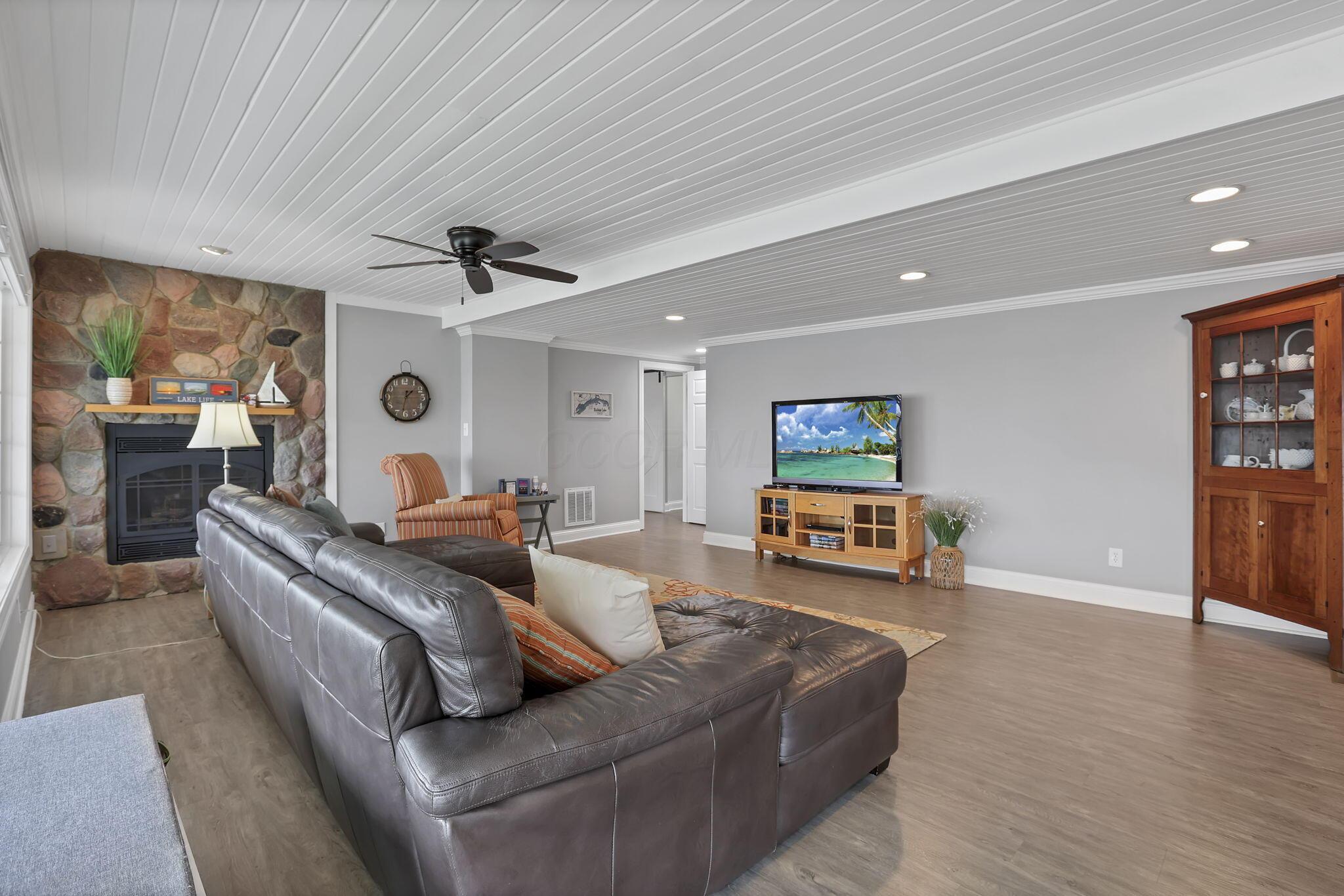 12544 W Bank Drive Ne Property Photo 11