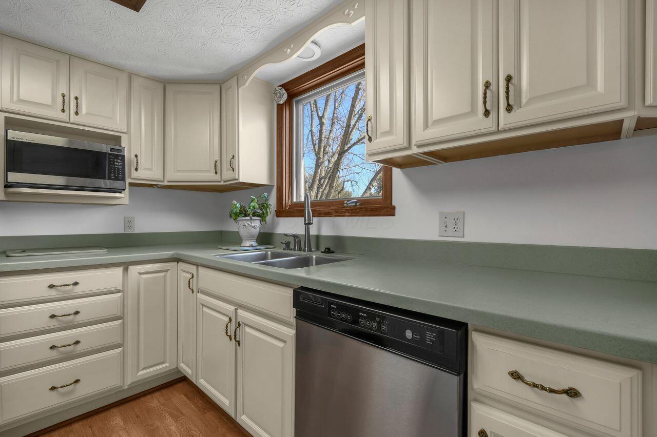 1878 Hankinson Road Property Photo 9