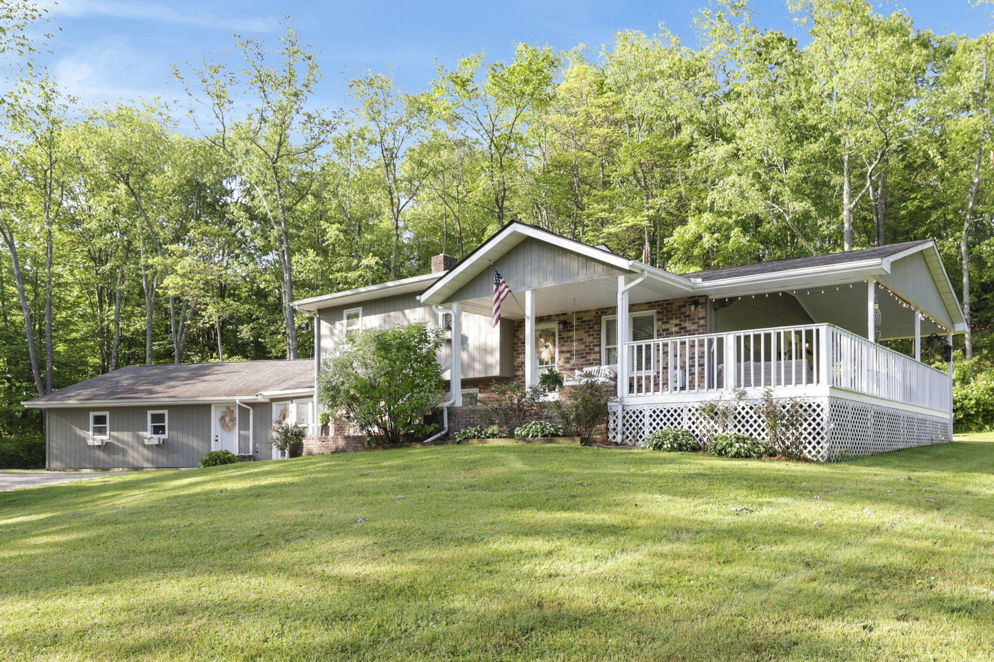 1881 Lake Road Se Property Photo 1