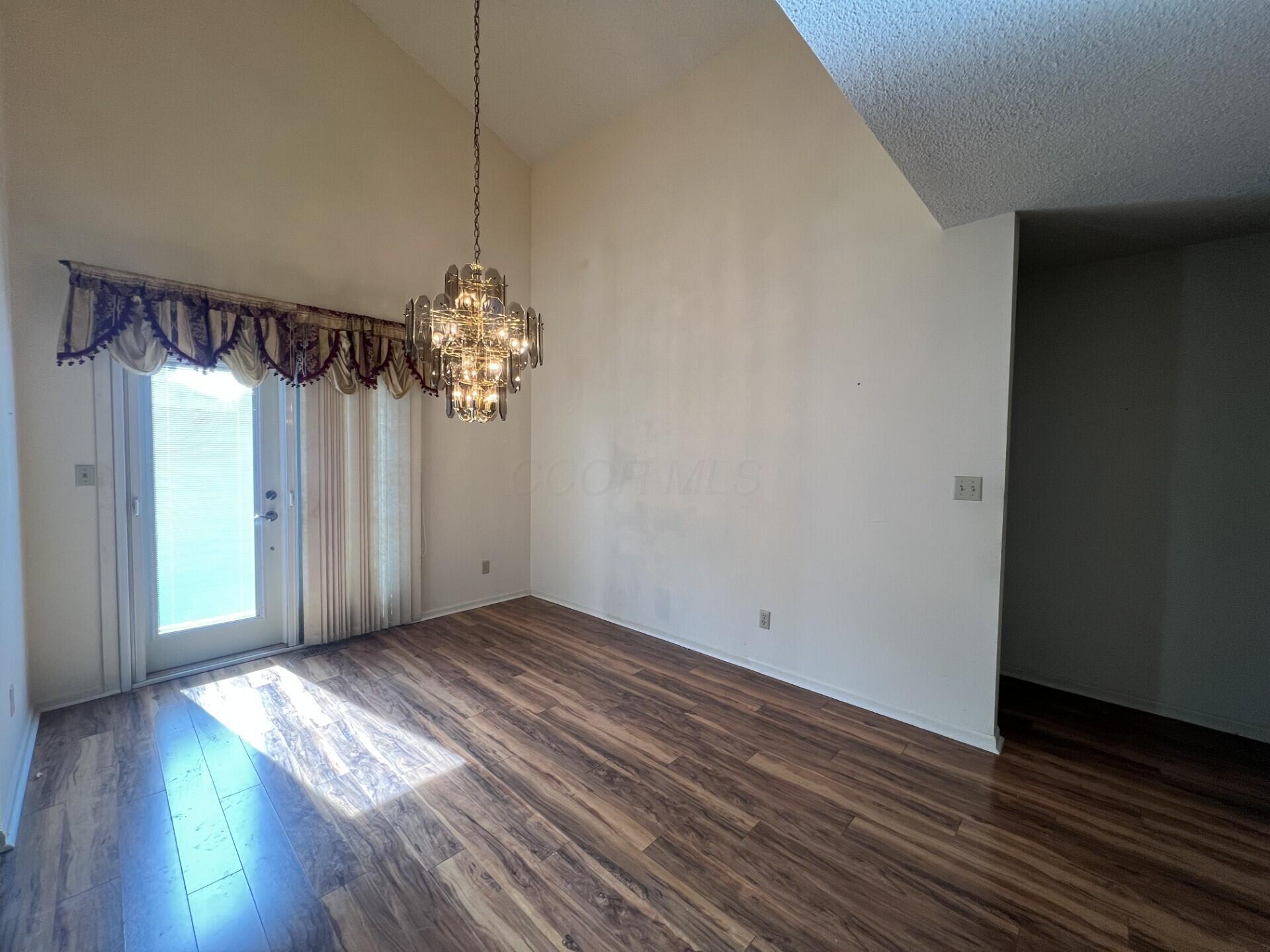 451 Williamsburg Lane Nw, A Property Photo 4