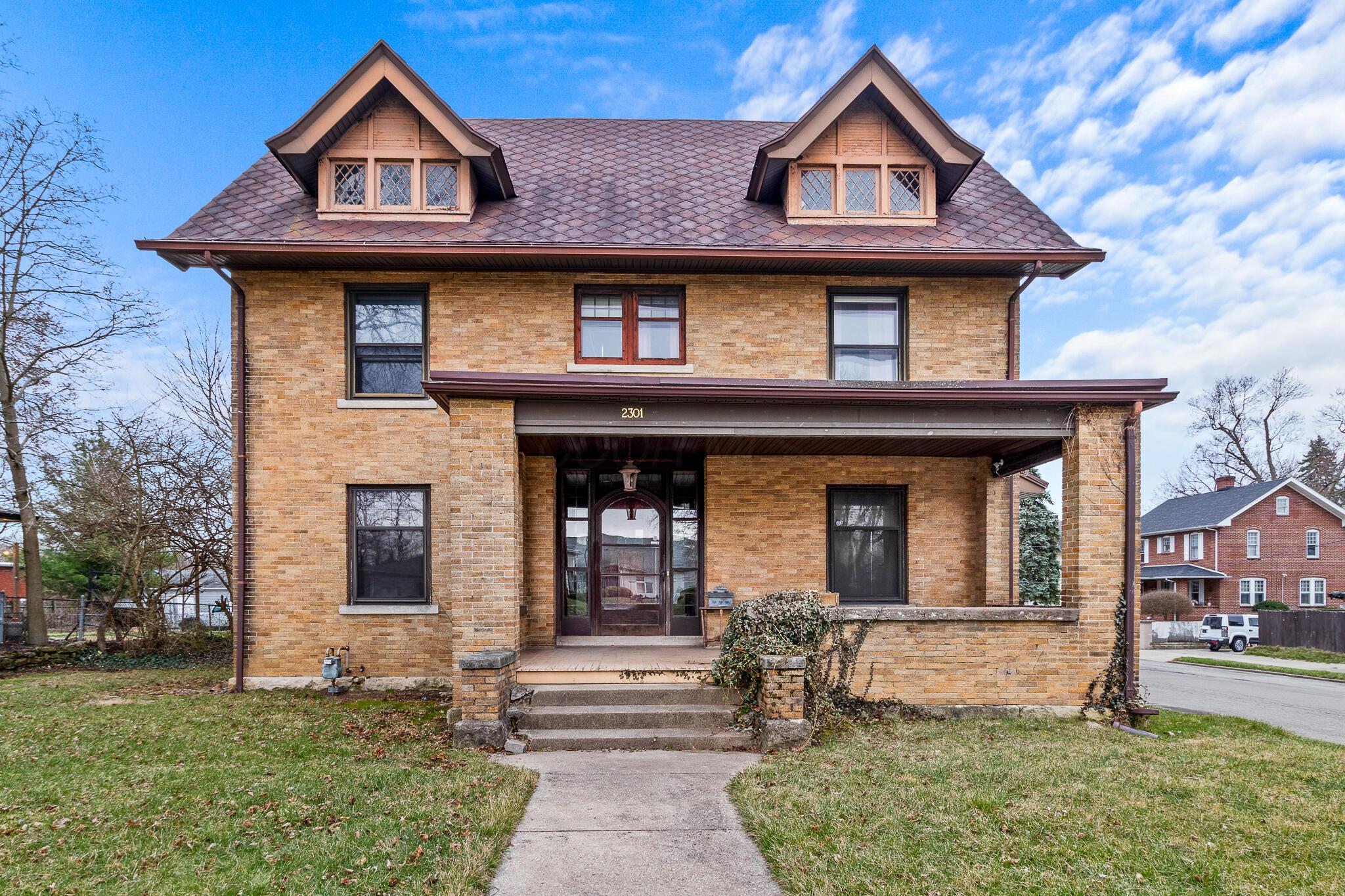 2301 E High Street Property Photo
