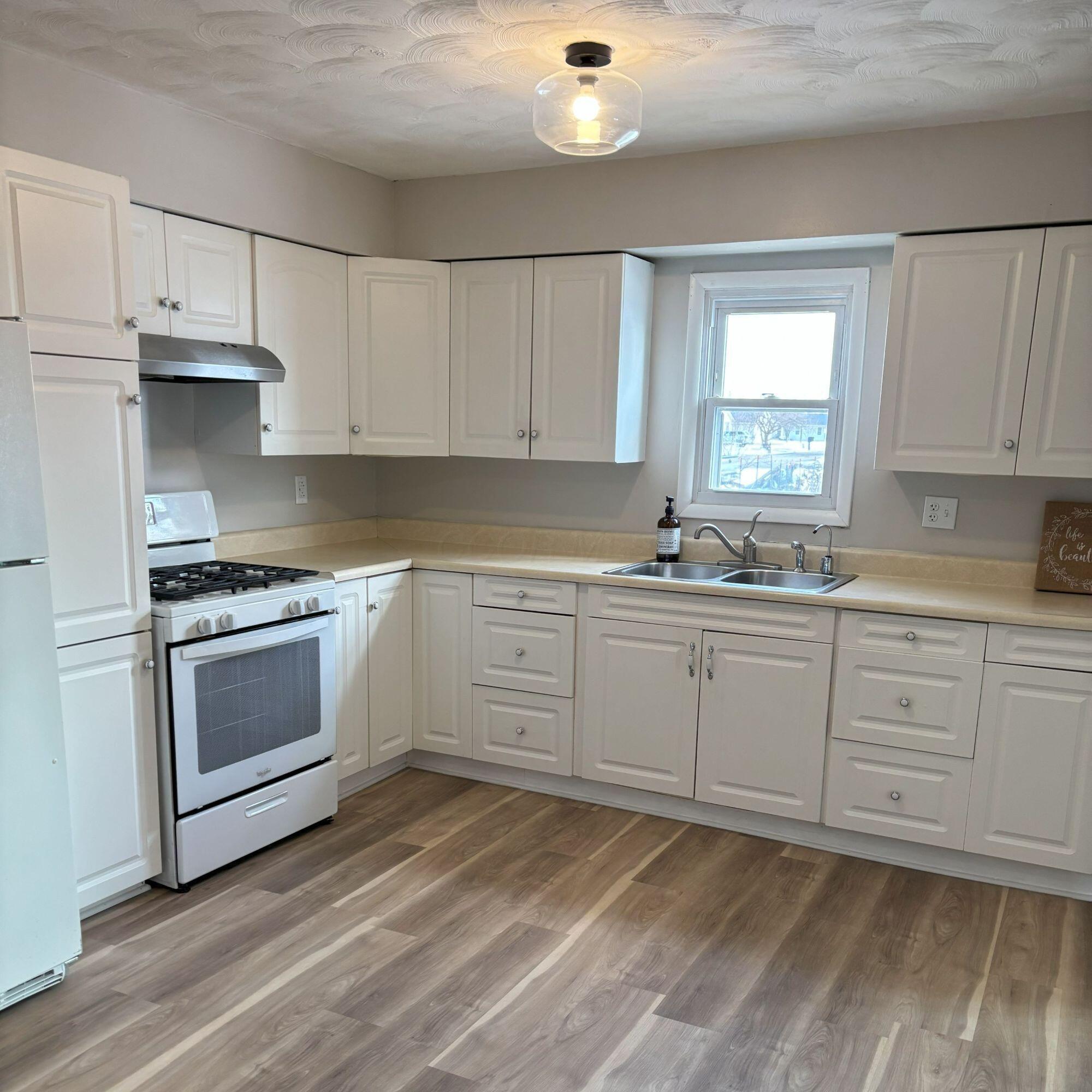 1417 Forest Street Property Photo 4