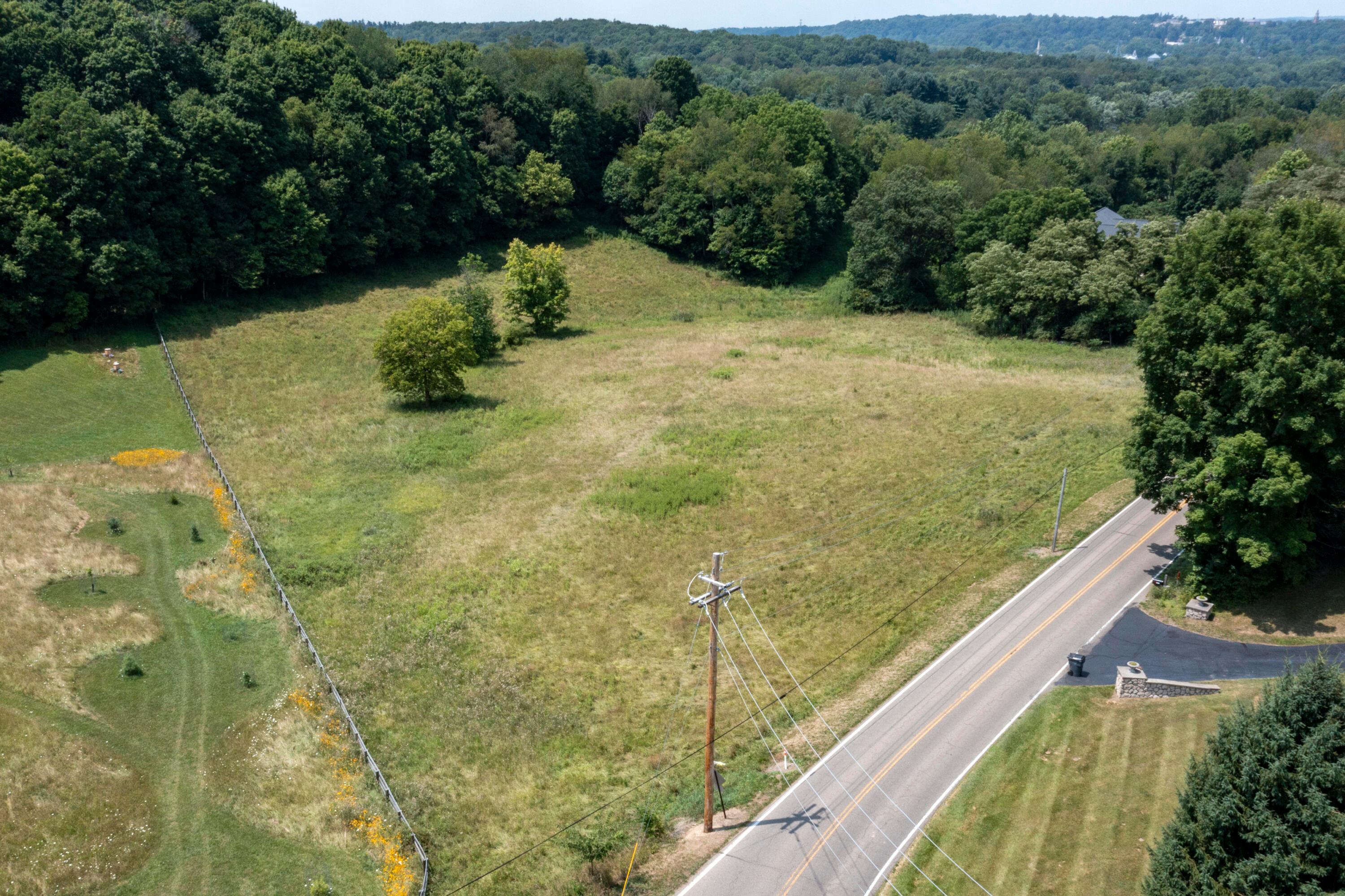 1880 River Road Property Photo 9