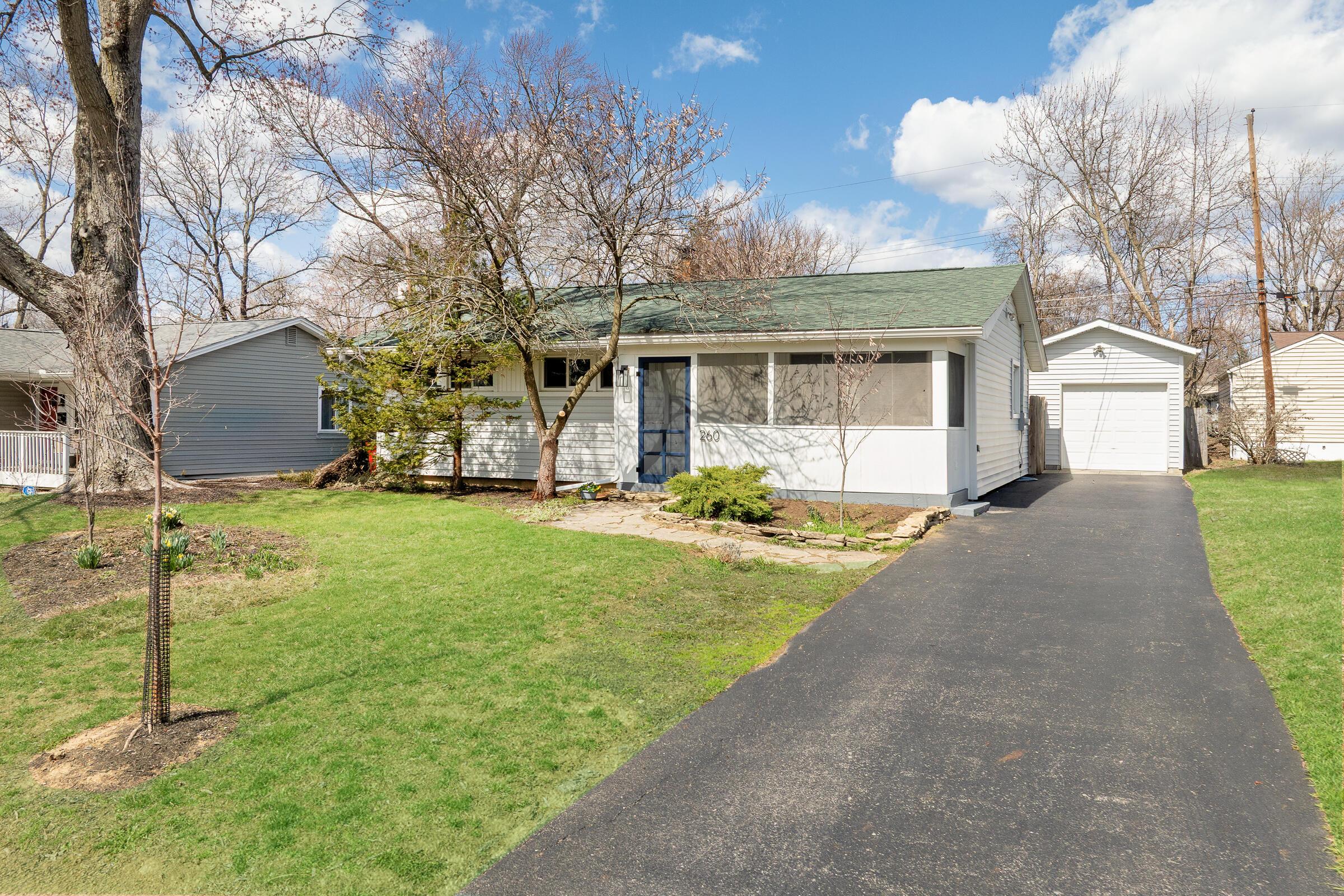 260 E Stafford Avenue Property Photo 1