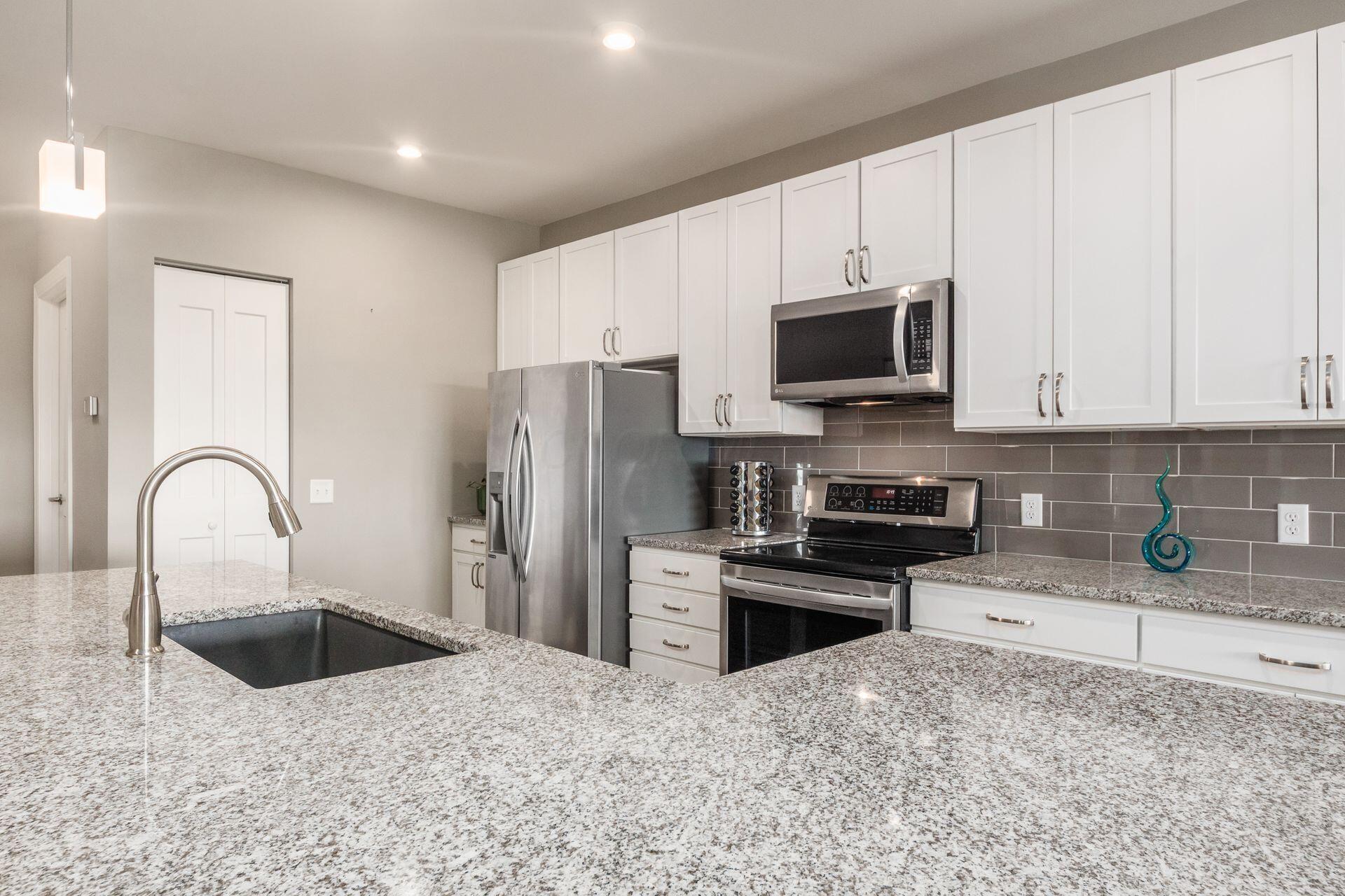 5339 Highpointe Lakes Drive, 402 Property Photo 8