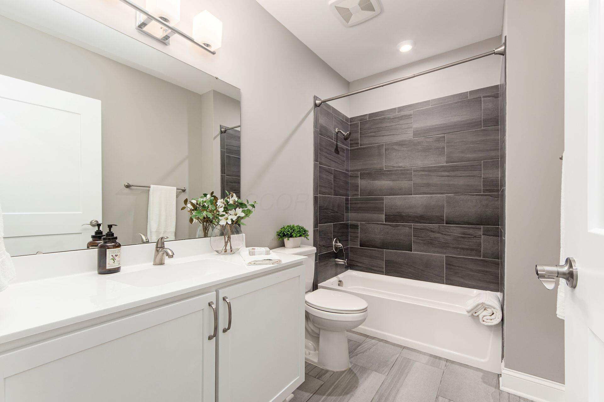 5339 Highpointe Lakes Drive, 402 Property Photo 34