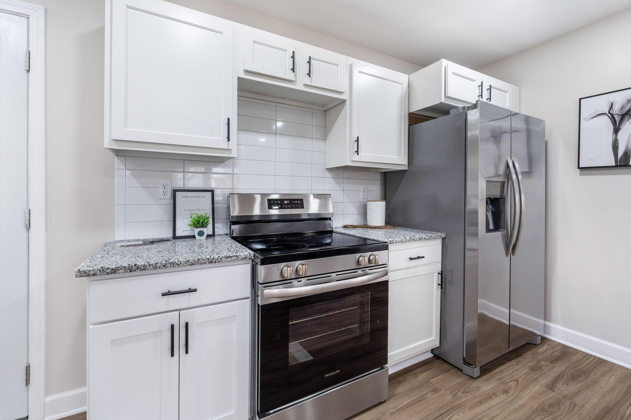 1752 Marsdale Avenue Property Photo 8