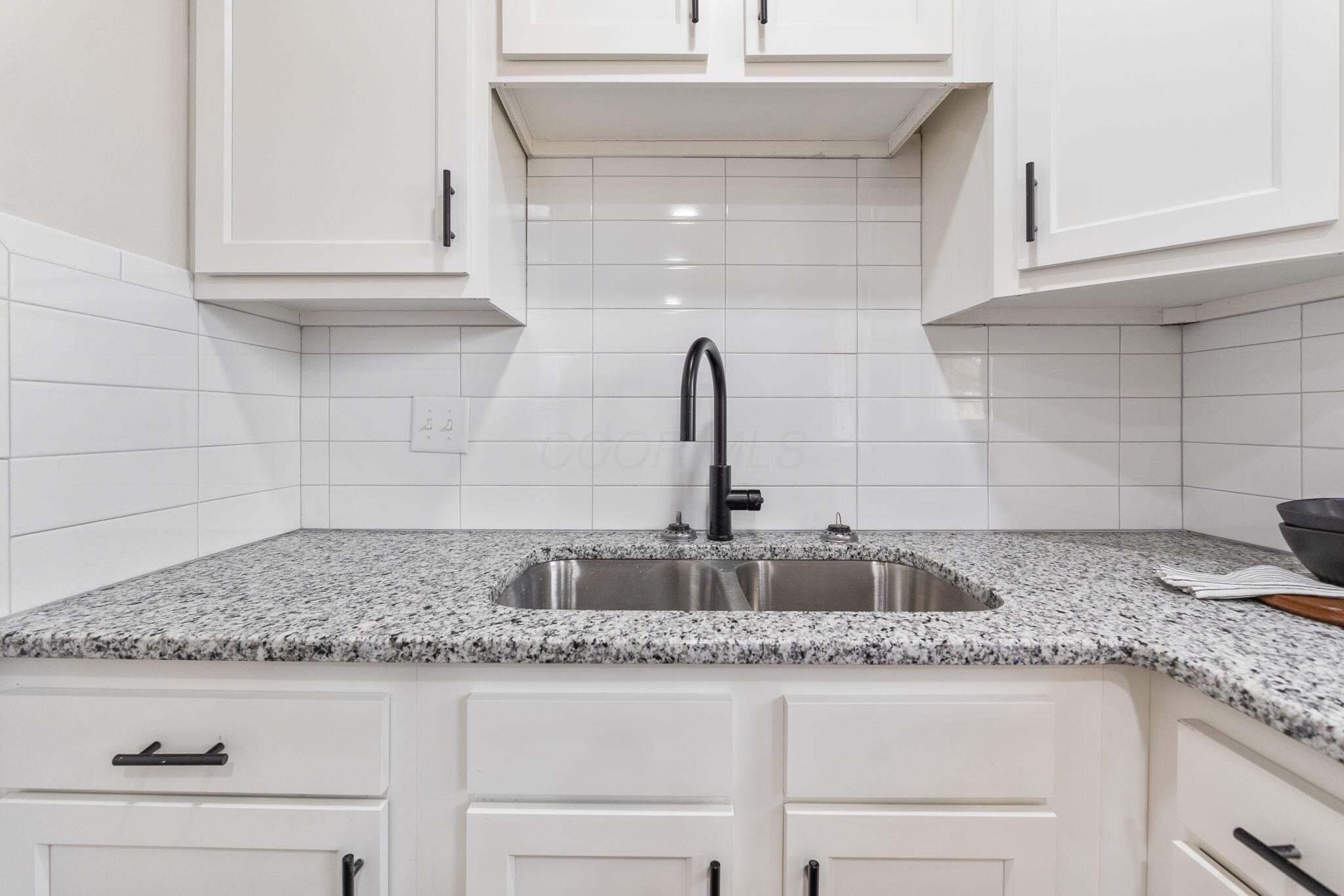 1752 Marsdale Avenue Property Photo 10