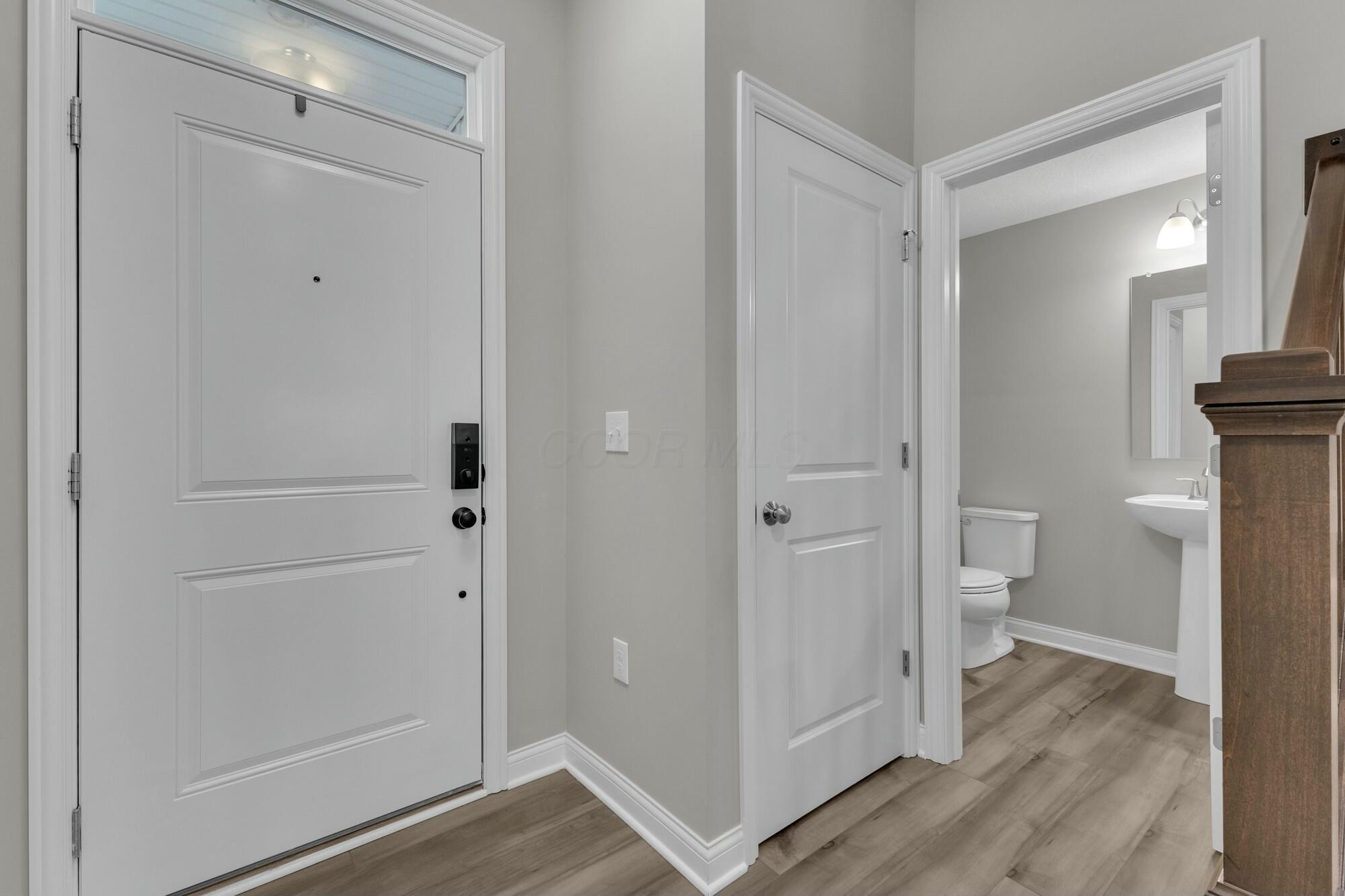6389 S Hamilton Woods Boulevard S Property Photo 3