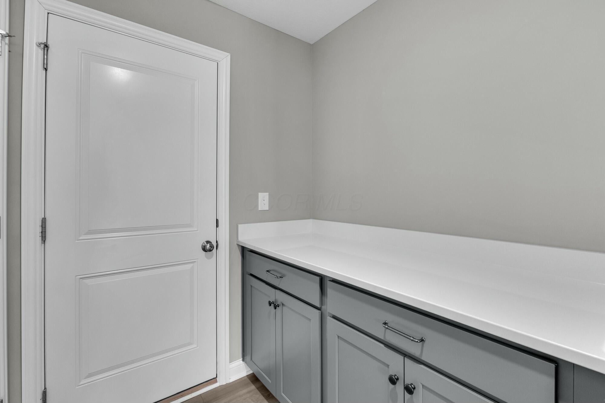 6389 S Hamilton Woods Boulevard S Property Photo 9