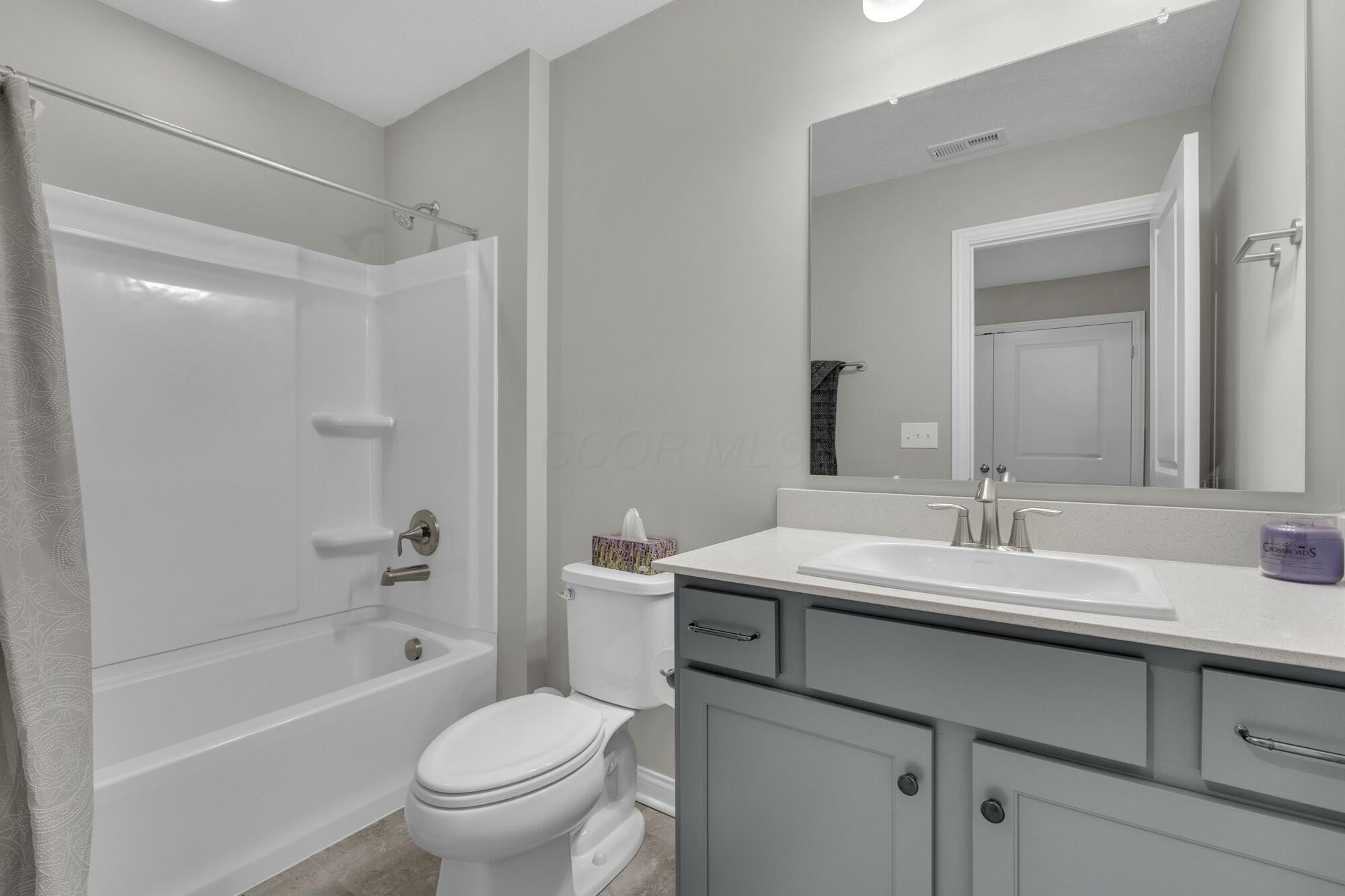 6389 S Hamilton Woods Boulevard S Property Photo 12