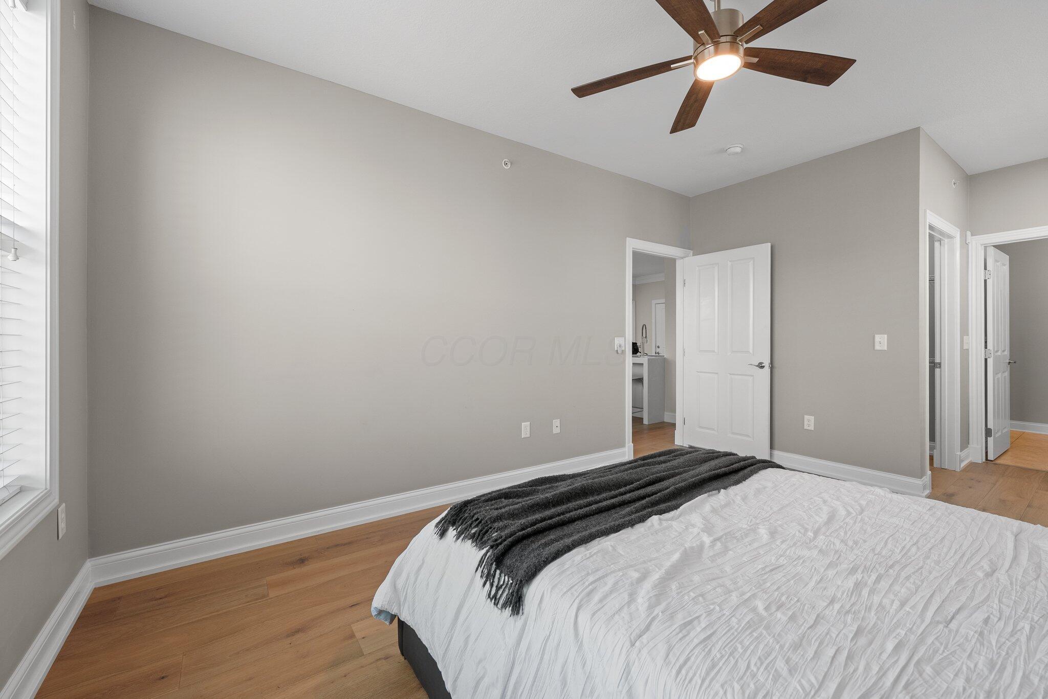 960 Perry Street, 301 Property Photo 12