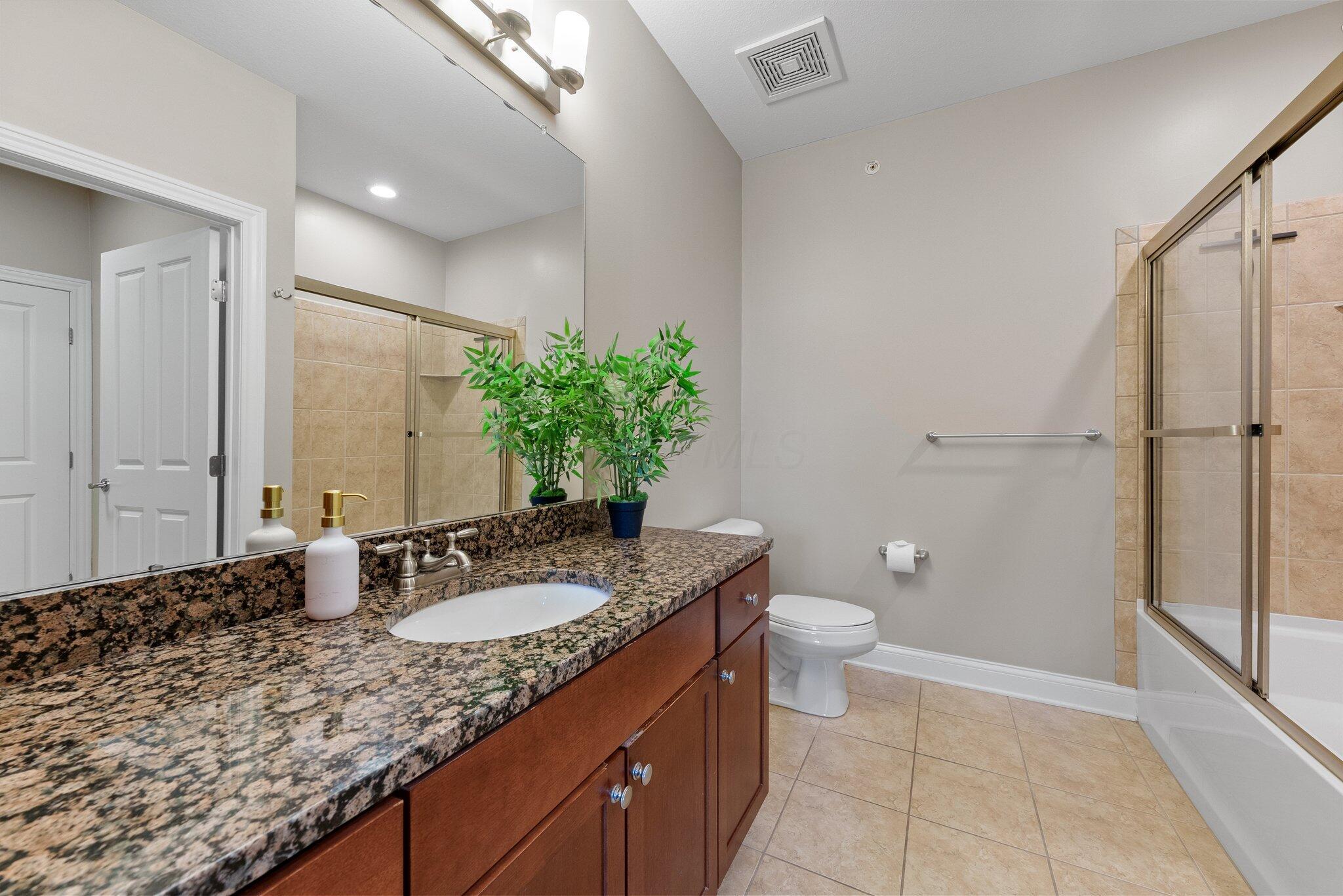 960 Perry Street, 301 Property Photo 18