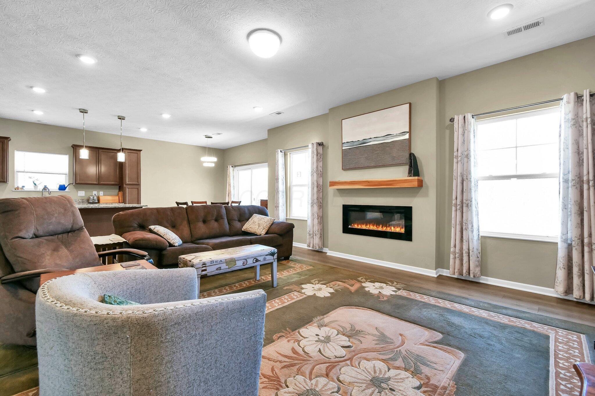 334 Mannaseh Drive W Property Photo 11