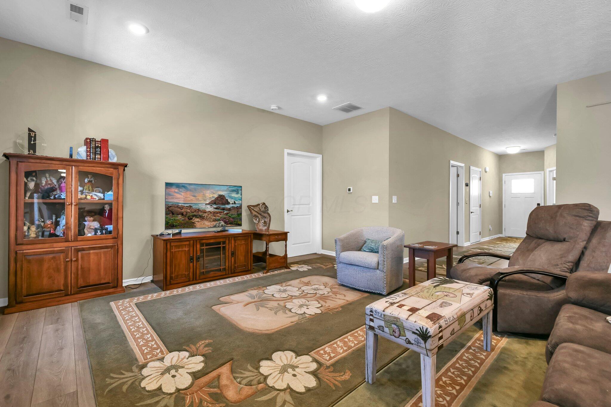 334 Mannaseh Drive W Property Photo 13