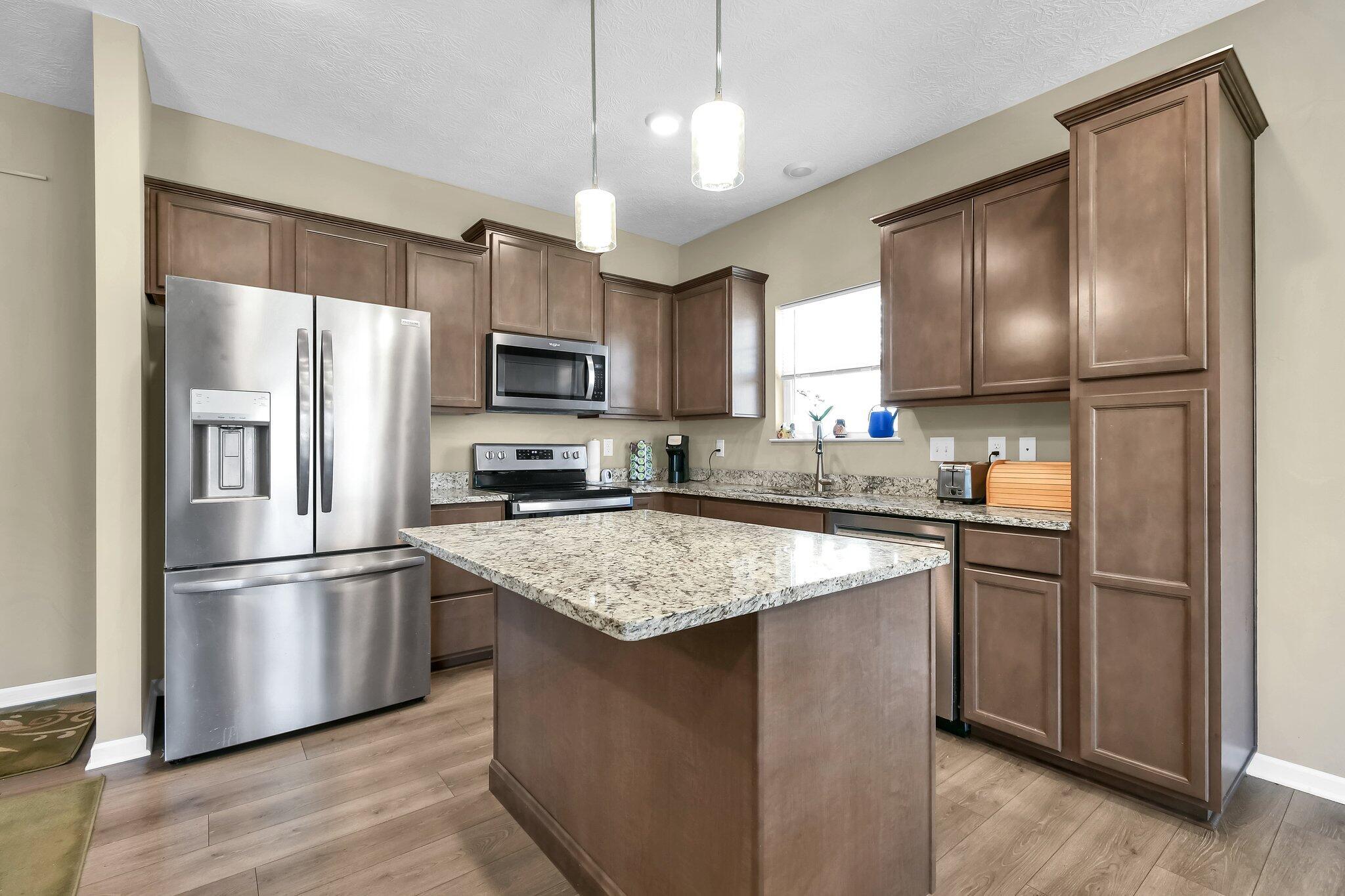 334 Mannaseh Drive W Property Photo 14