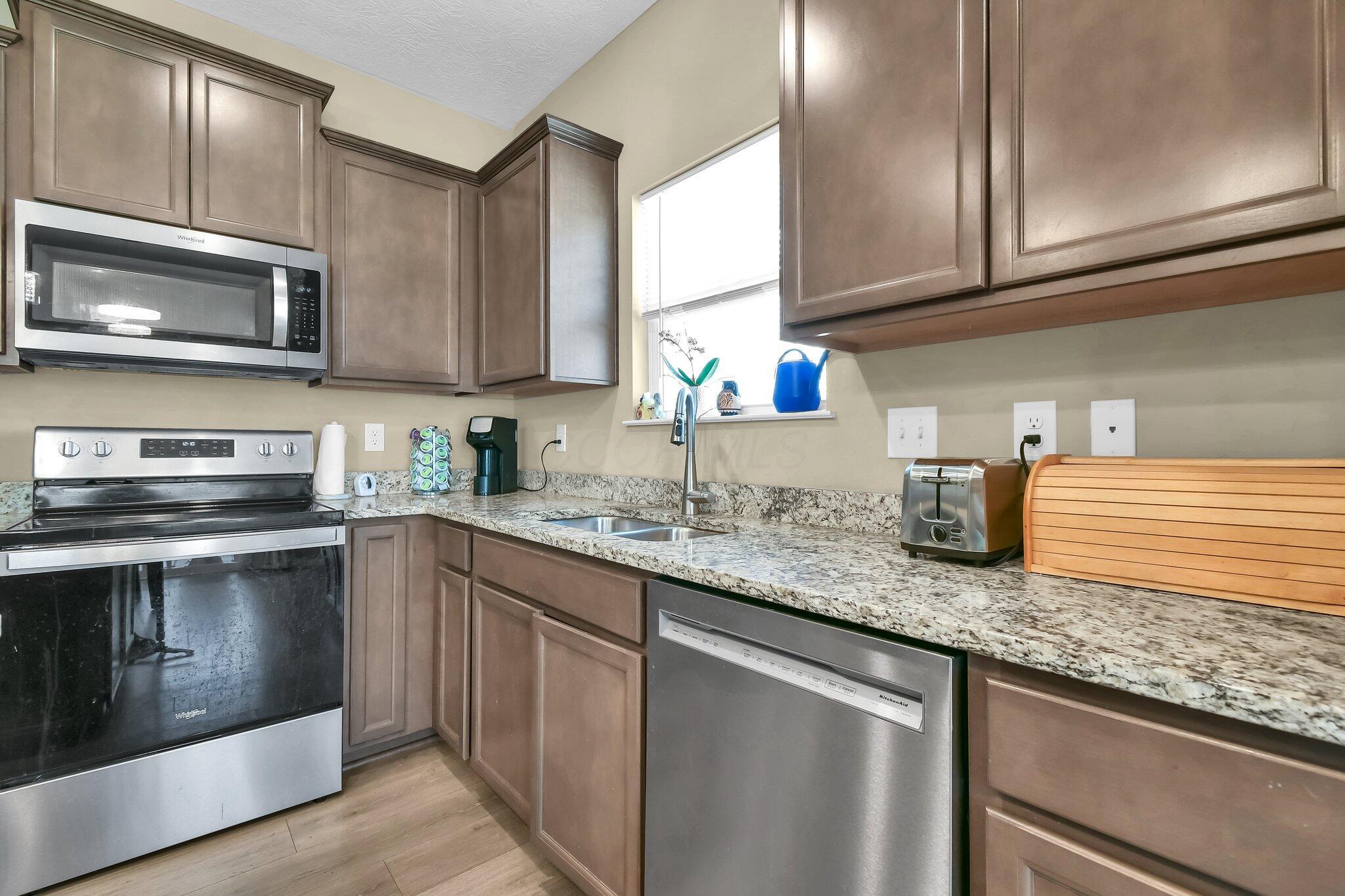 334 Mannaseh Drive W Property Photo 16