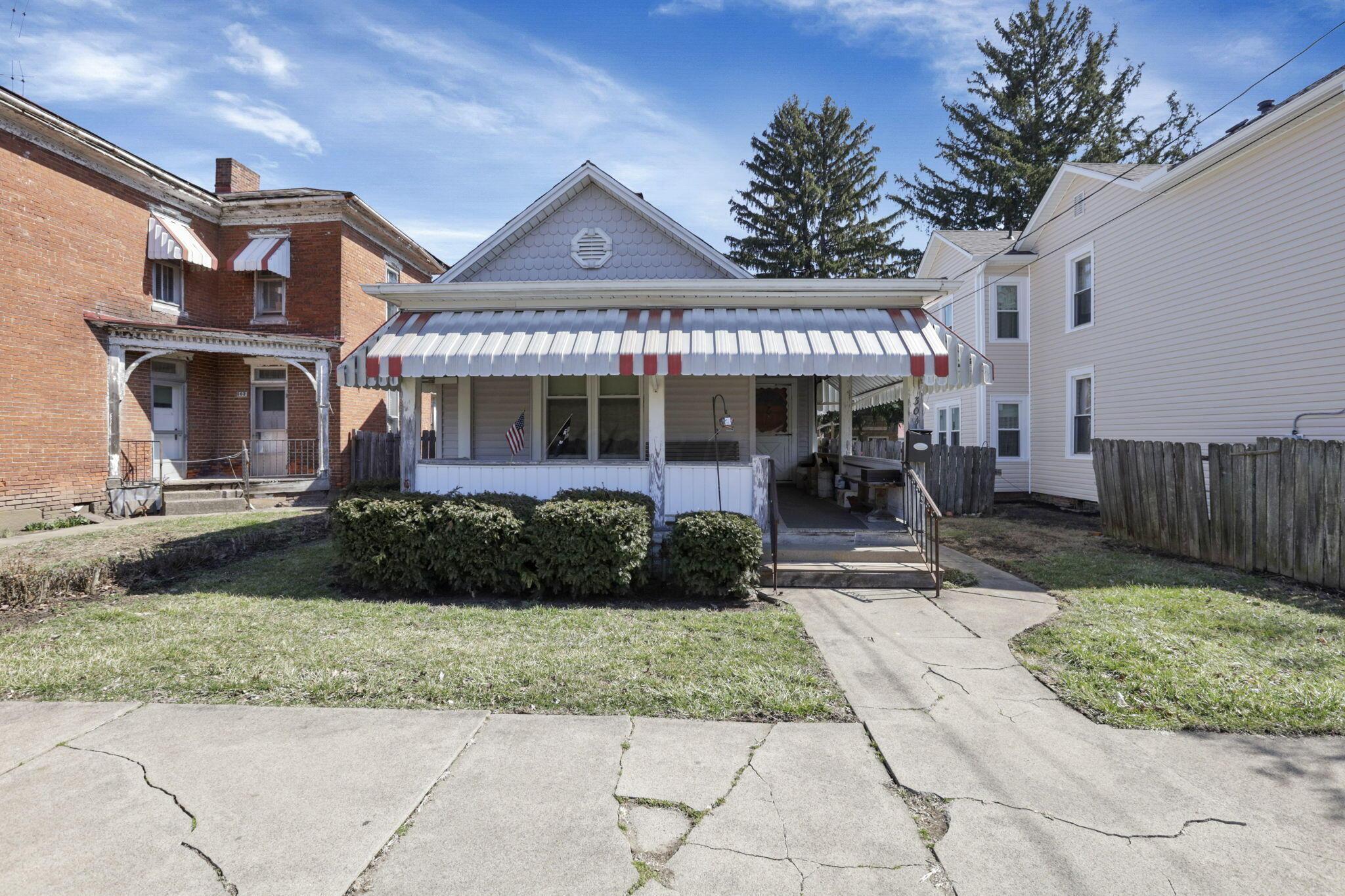 304 S Maple Street Property Photo 1
