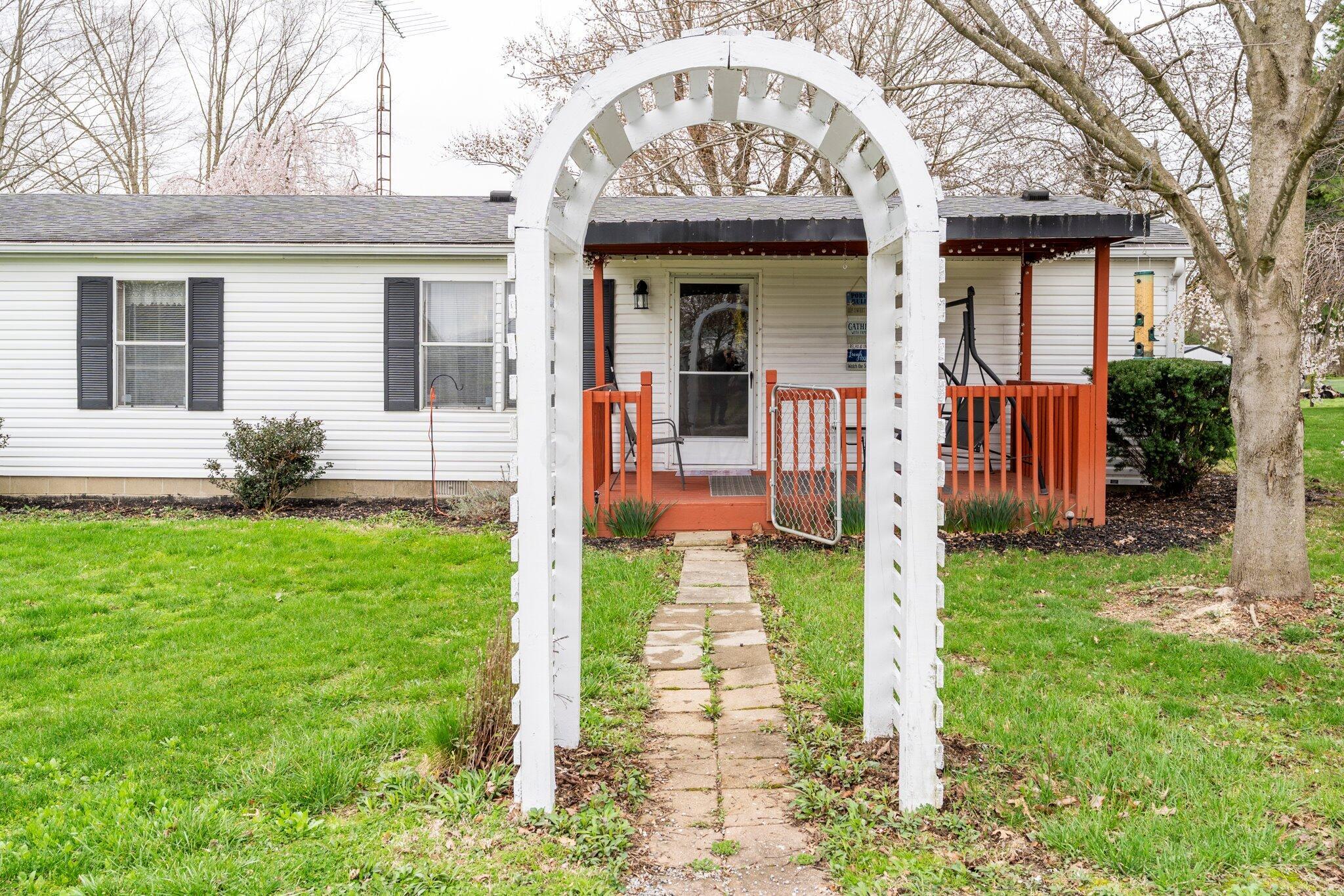 8095 Fall Creek Road Property Photo 3
