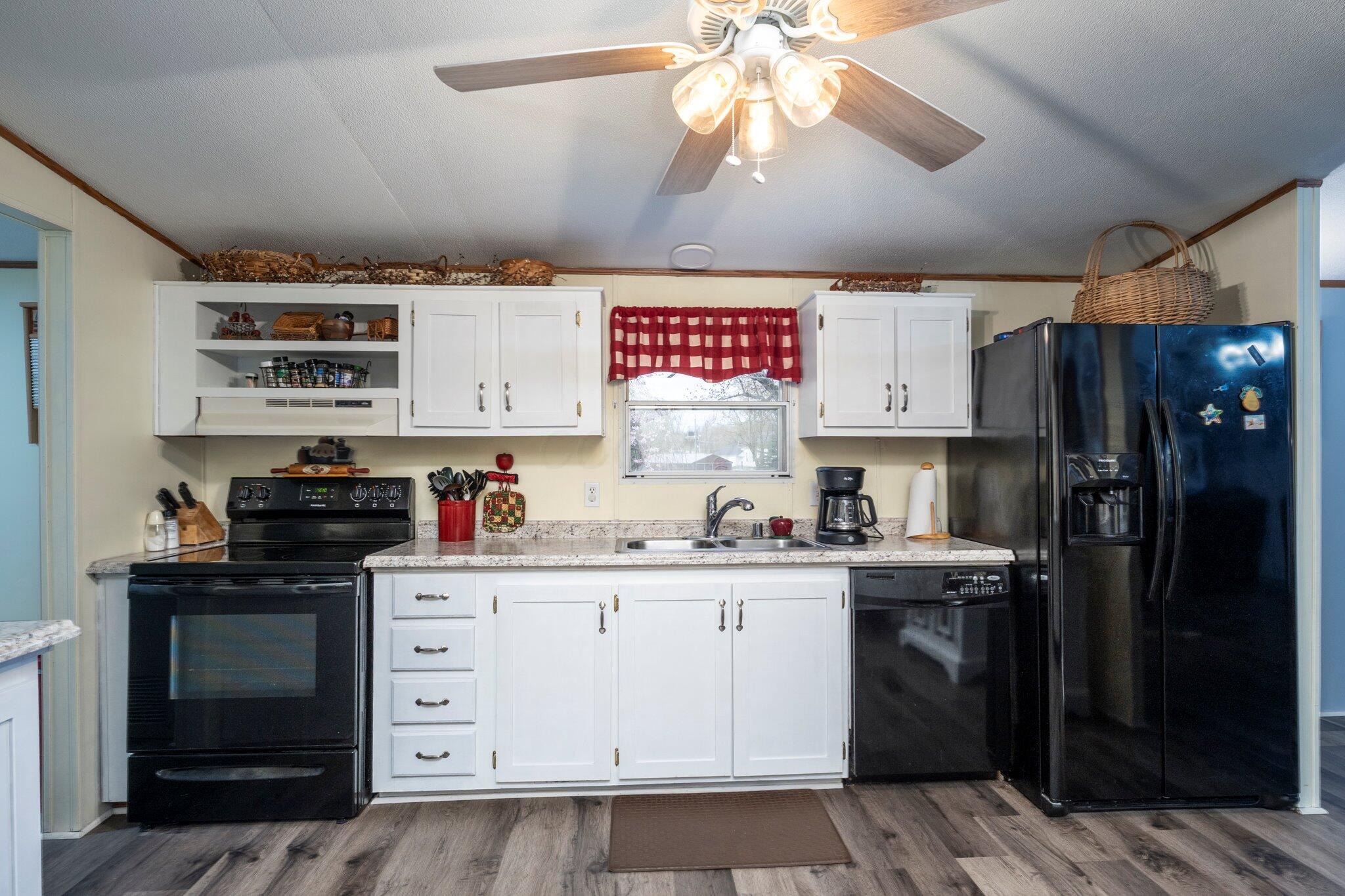 8095 Fall Creek Road Property Photo 12