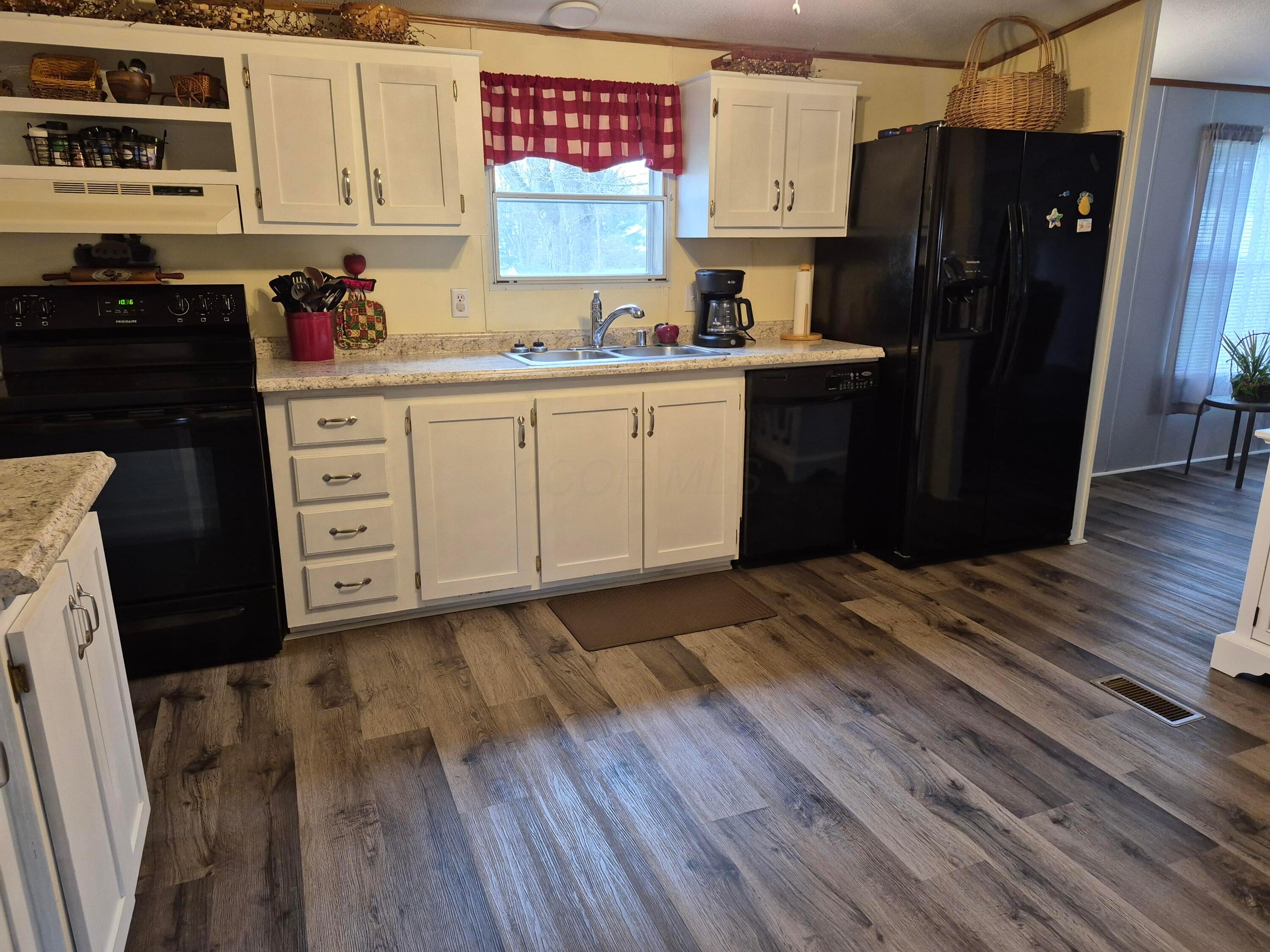 8095 Fall Creek Road Property Photo 16