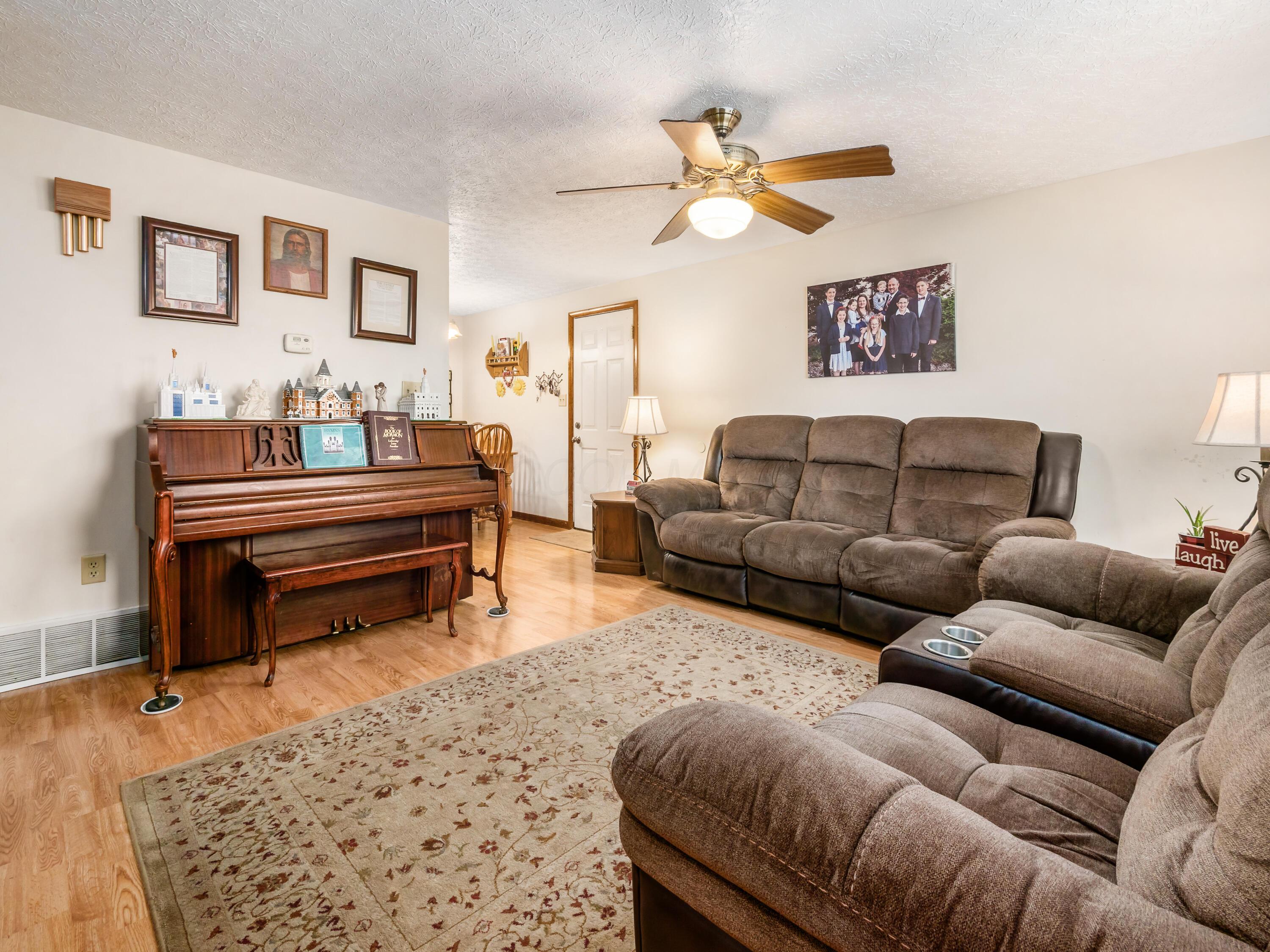 1538 Willow View Drive Property Photo 5