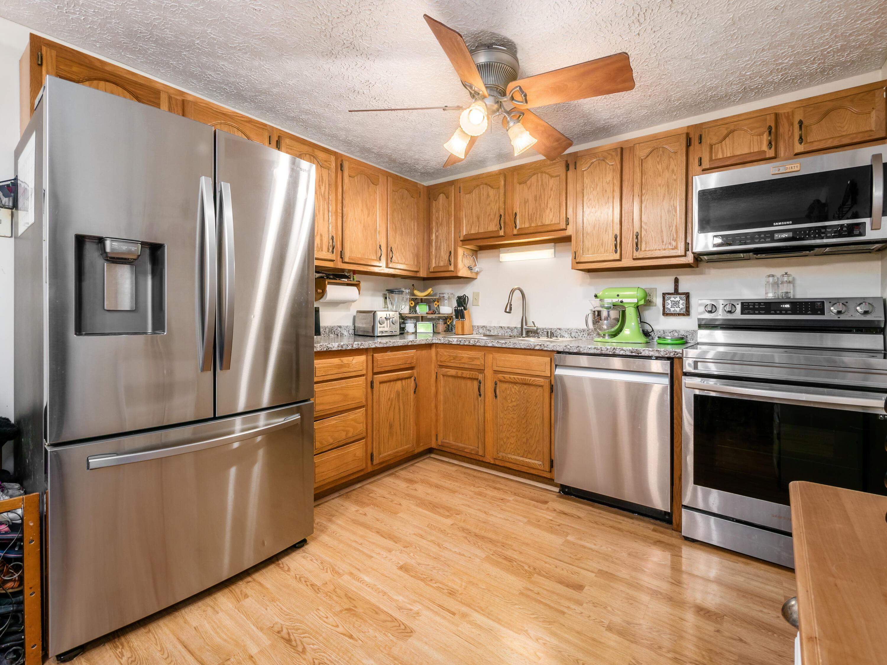 1538 Willow View Drive Property Photo 13