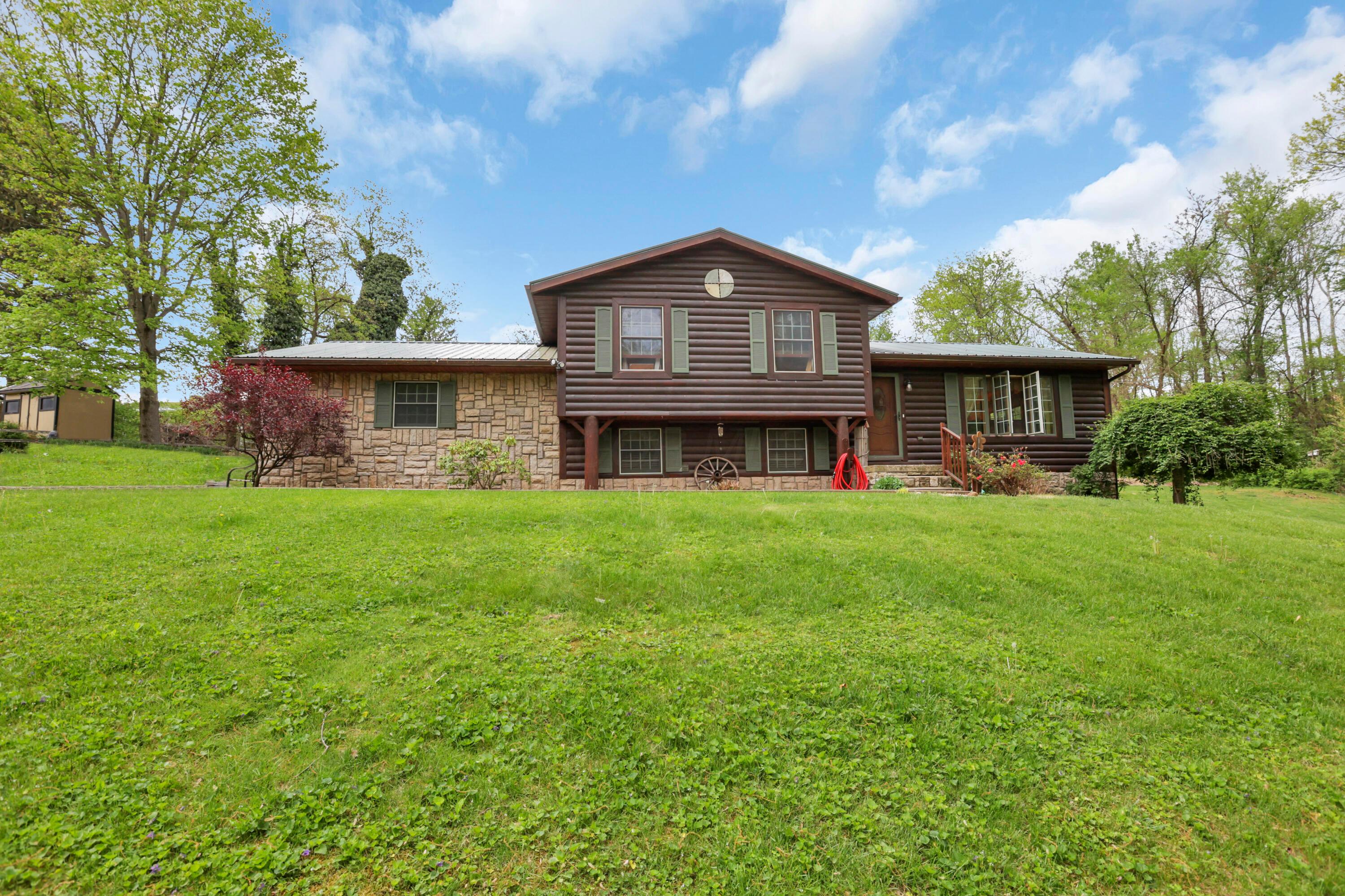 1040 Ivy Drive Property Photo 1