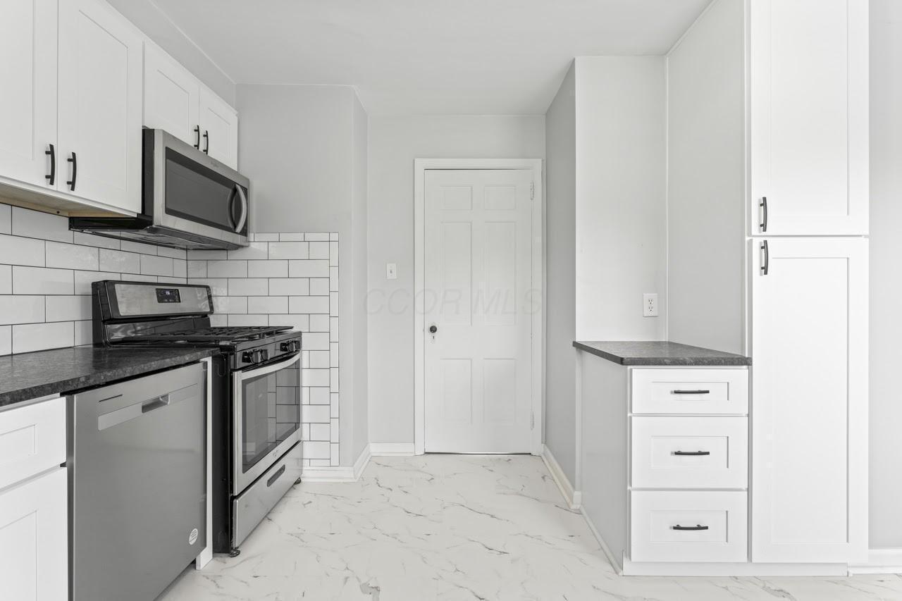 1440 Elmwood Avenue, B Property Photo 8
