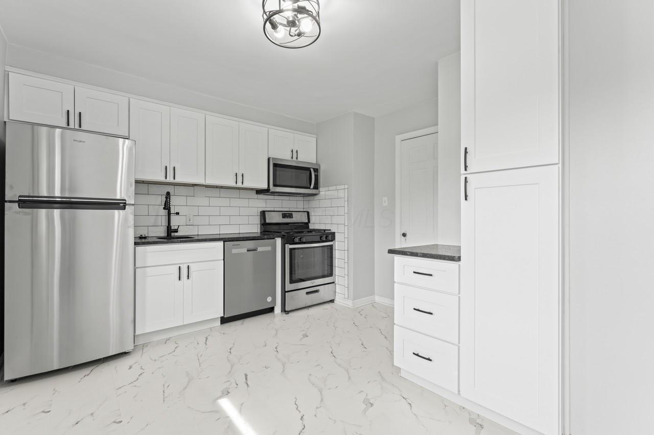 1440 Elmwood Avenue, B Property Photo 9
